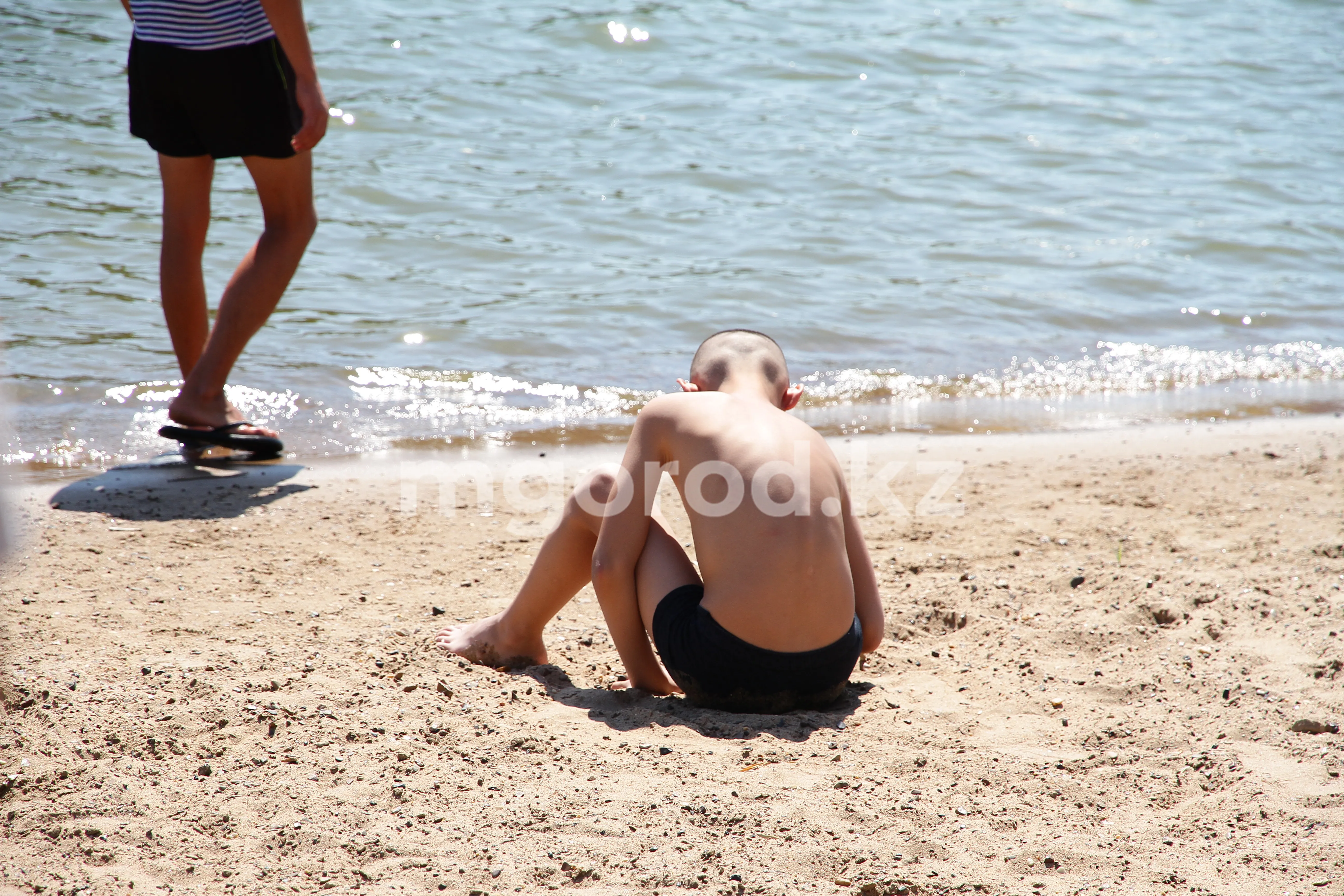 В Атырау перенесли купальный сезон