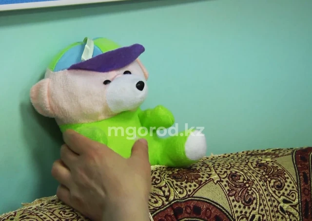 Поили мочой и кормили фекалиями: в Шымкенте приемного родителя освободили от уголовной ответственности