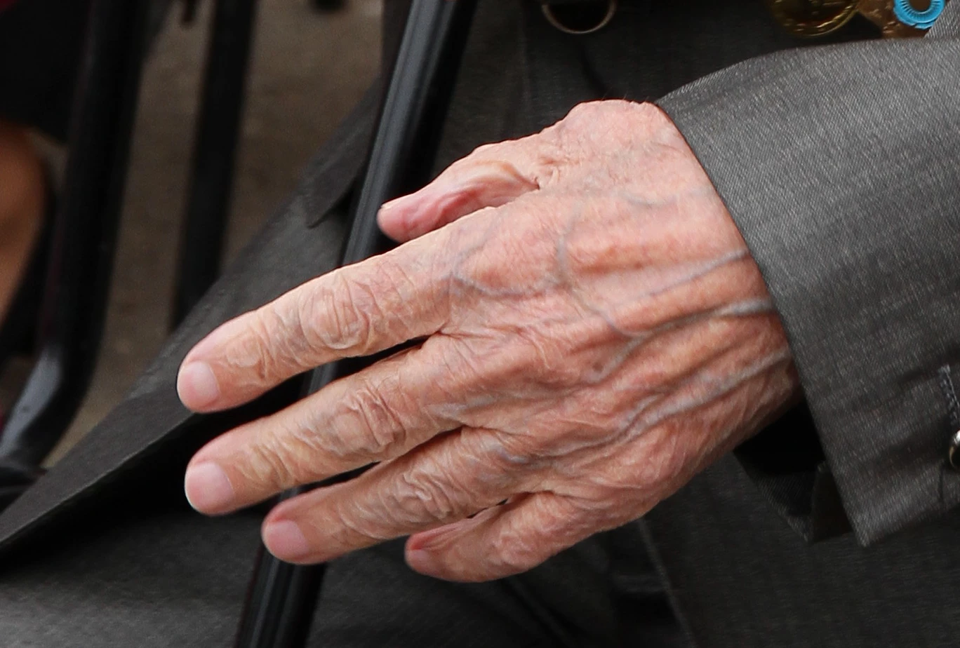 Пенсионер из Атырау выращивал коноплю во дворе своего дома