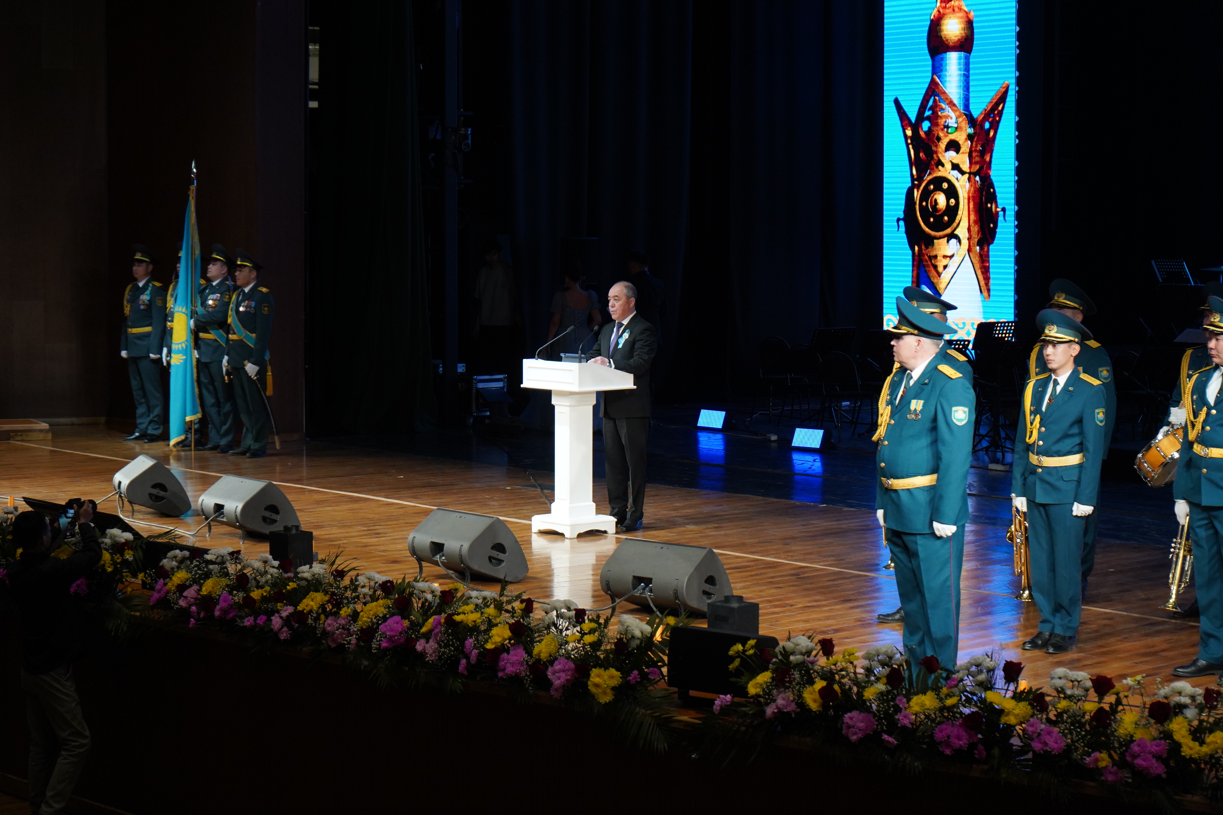 Оралда Отан қорғаушылар күніне орай концерт өтті