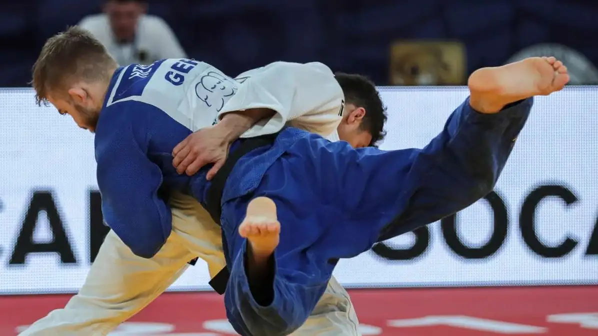 Дзюдоист из Казахстана «завоевал» красную карточку в гостях