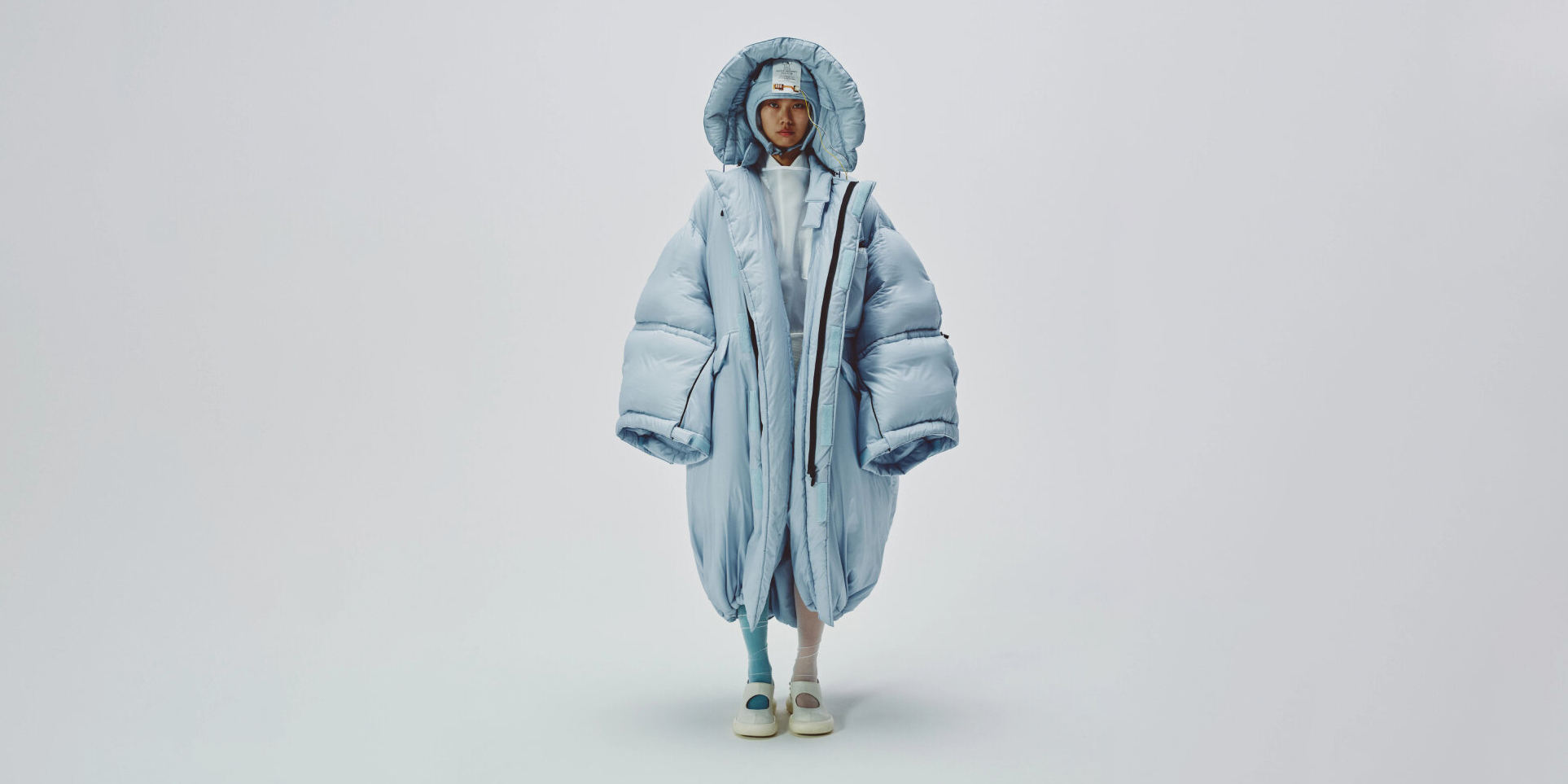 В Японии представили умный пуховик для сна с подсветкой и музыкой