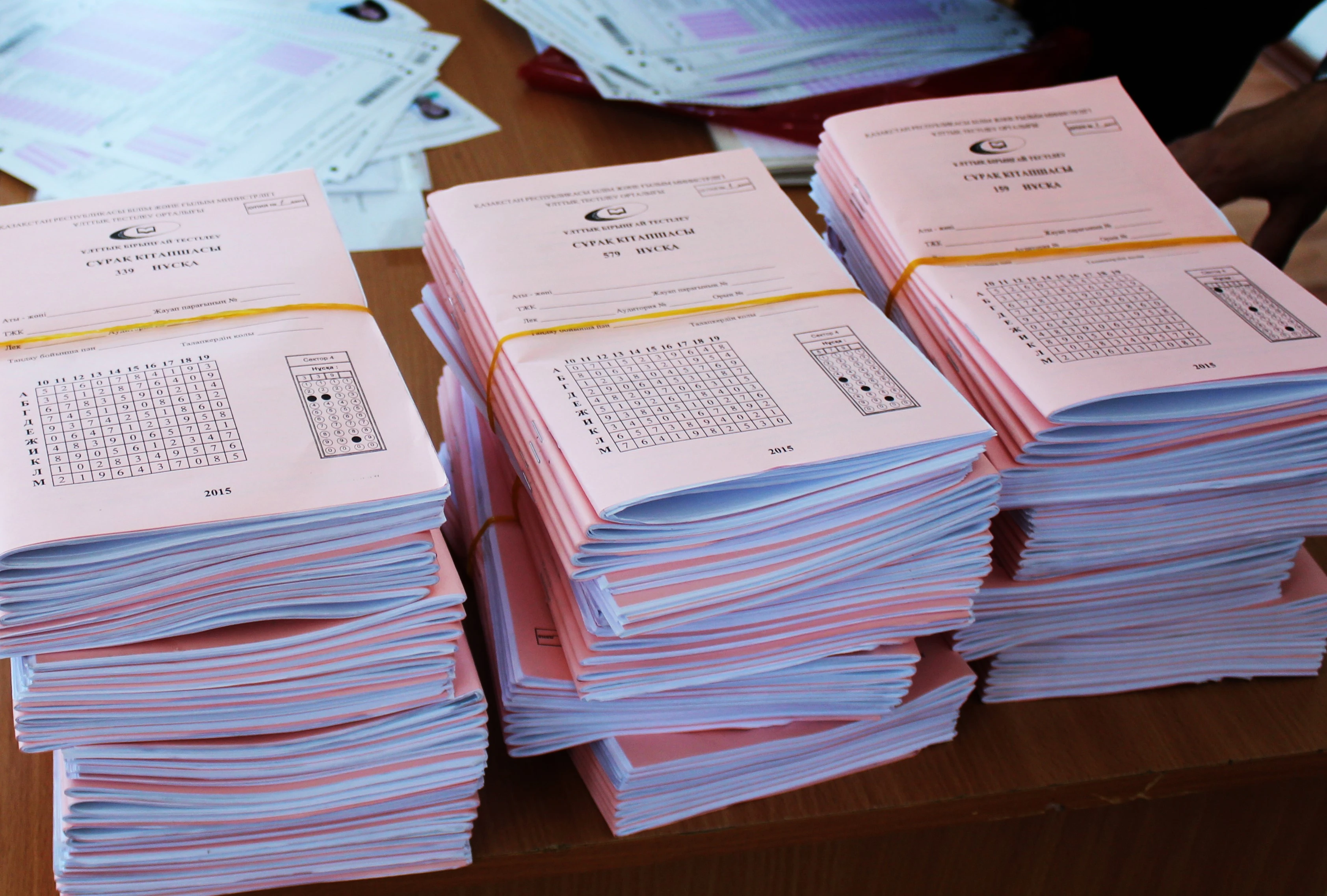 146 абитуриентов были отстранены от ЕНТ за попытку проноса смартфонов и шпаргалок