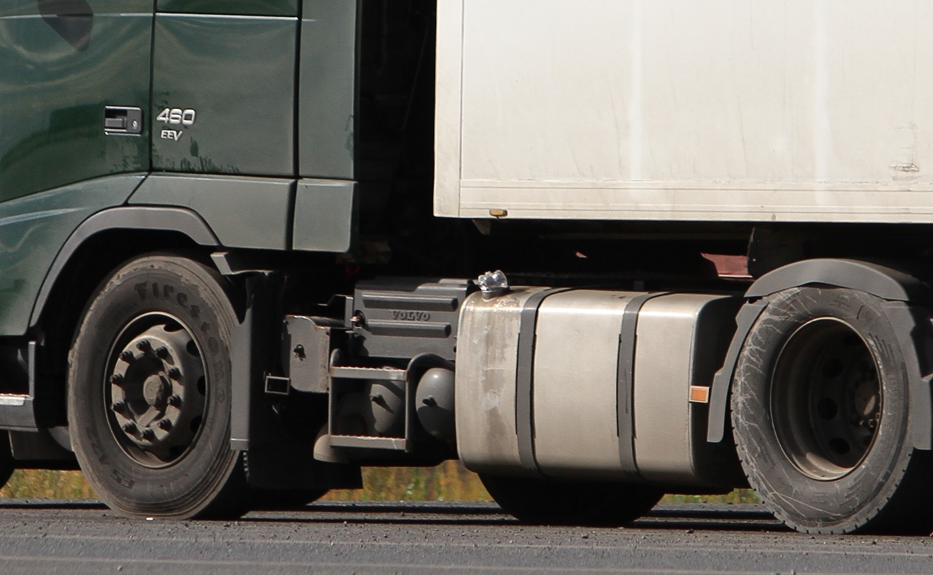 Ақтөбеде жалған құжат жасап, жүк көлігін заңсыз тіркеген қылмыстық топ құрықталды
