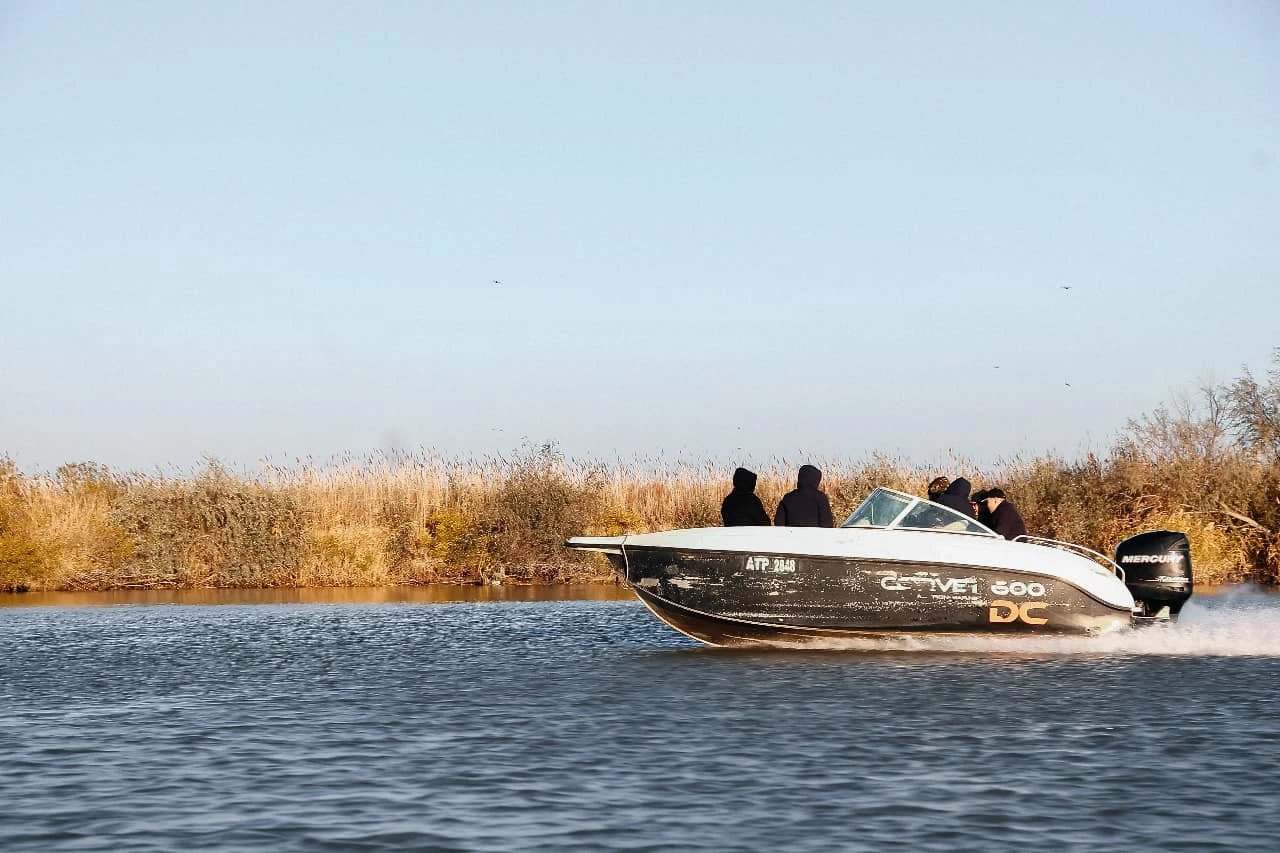 Подозреваемые в браконьерстве протаранили катер пограничников в Атырауской области