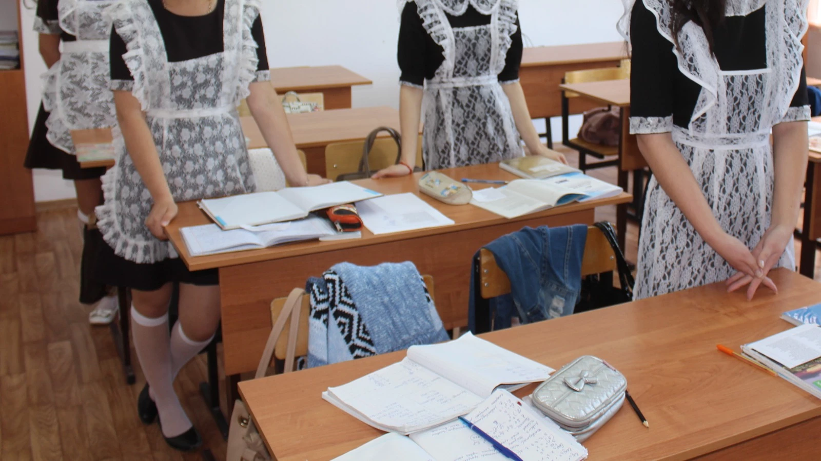 Теперь перевести ребенка в другую школу можно через Egov