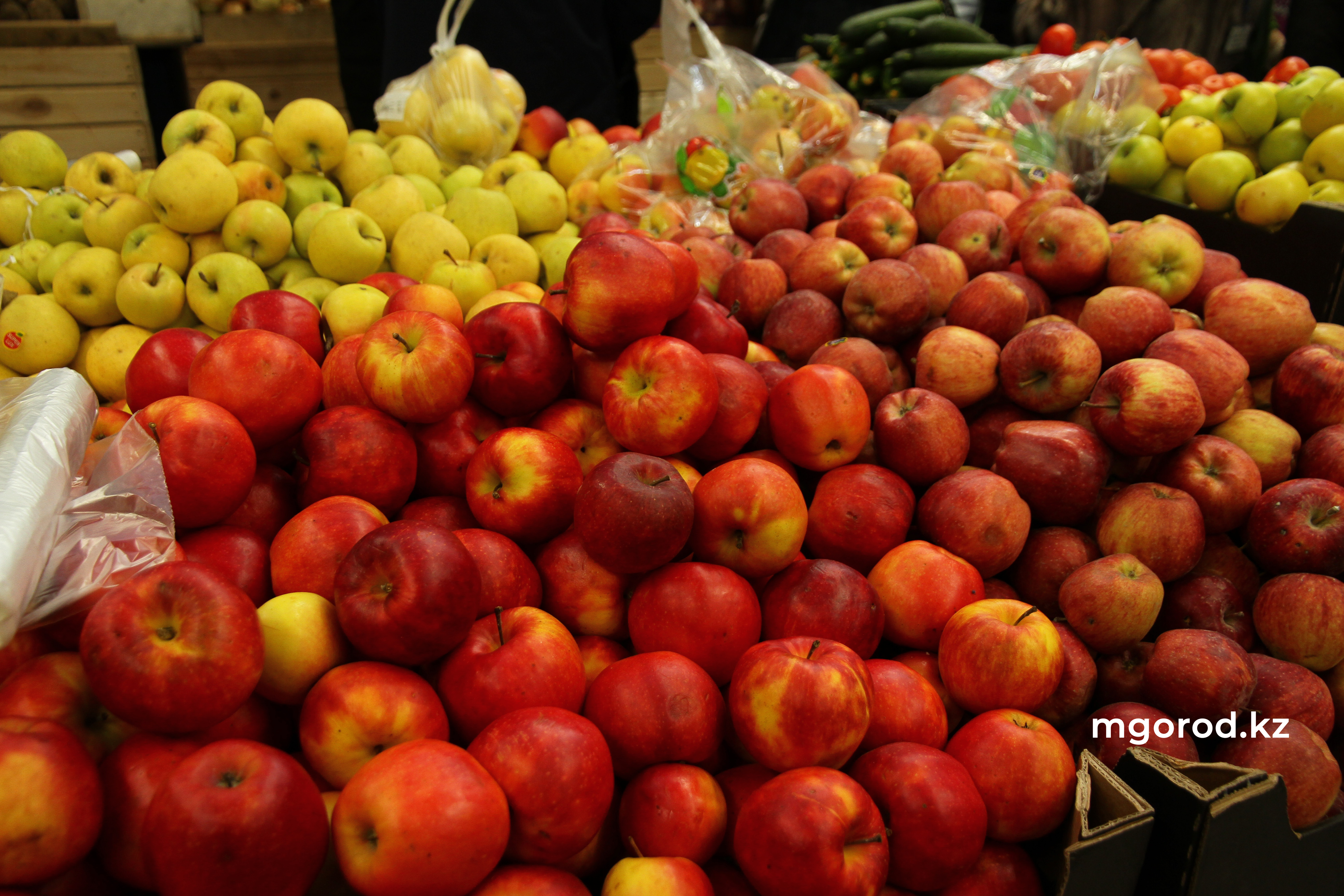 В Казахстан запретили ввозить яблоки