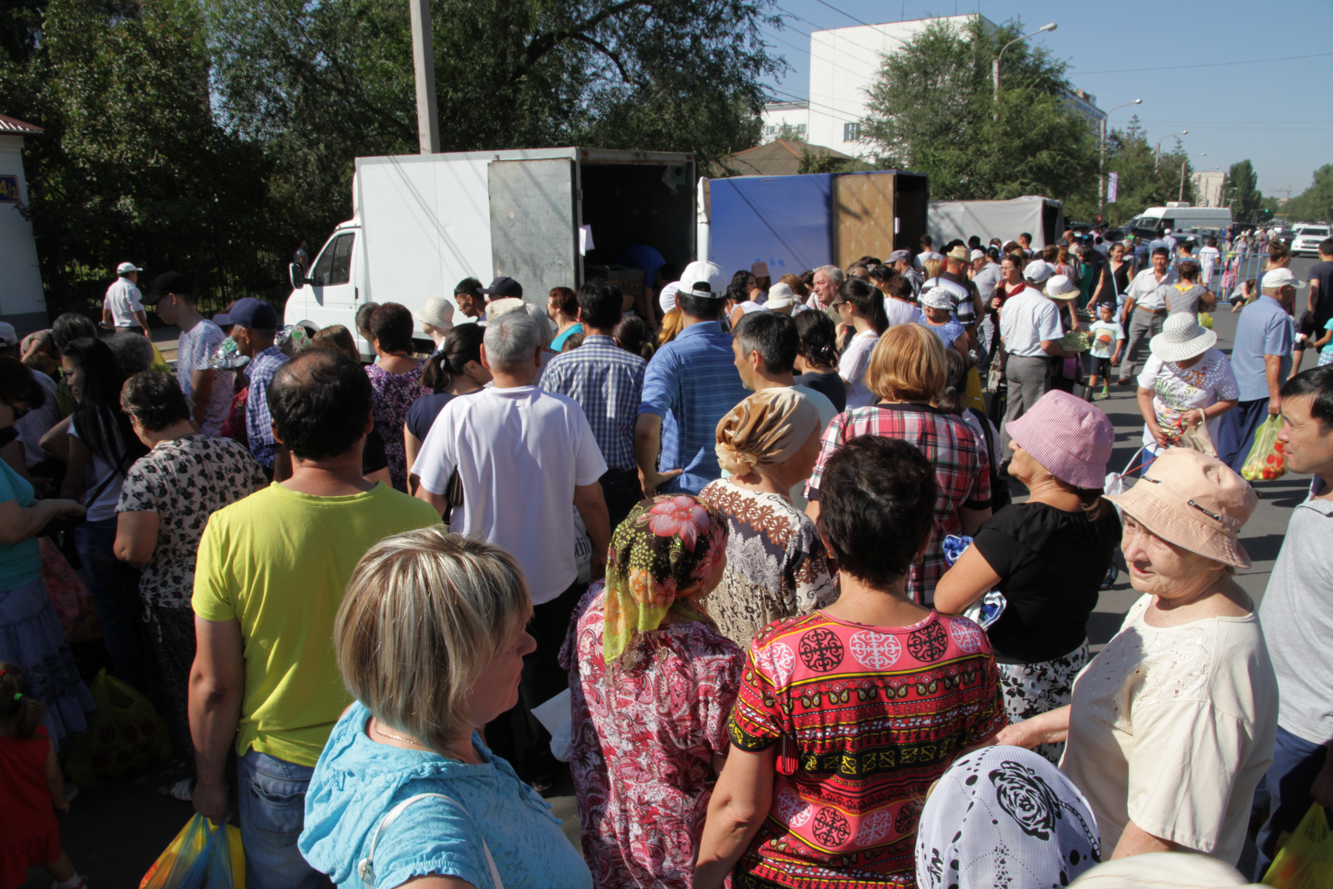 Оралда демалыс күндері ауылшаруашылық өнімдері қойылған жәрмеңке өтеді