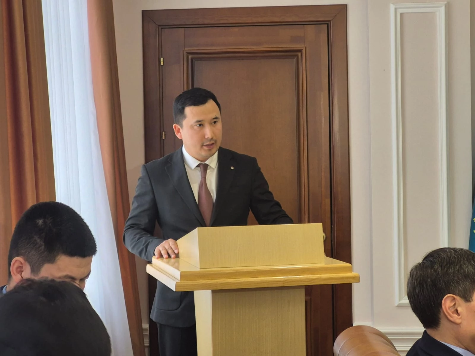 Чиновник из ЗКО вернул в бюджет незаконно полученную премию