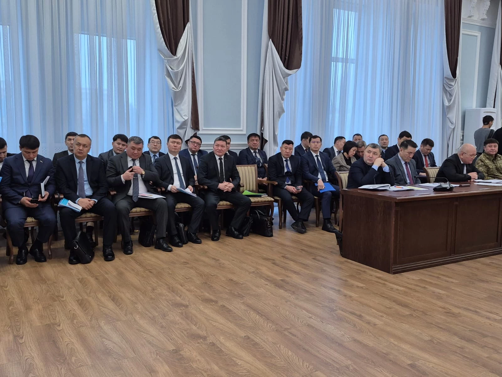 «Это ваше халатное отношение» - чиновники получили выговоры от акима ЗКО