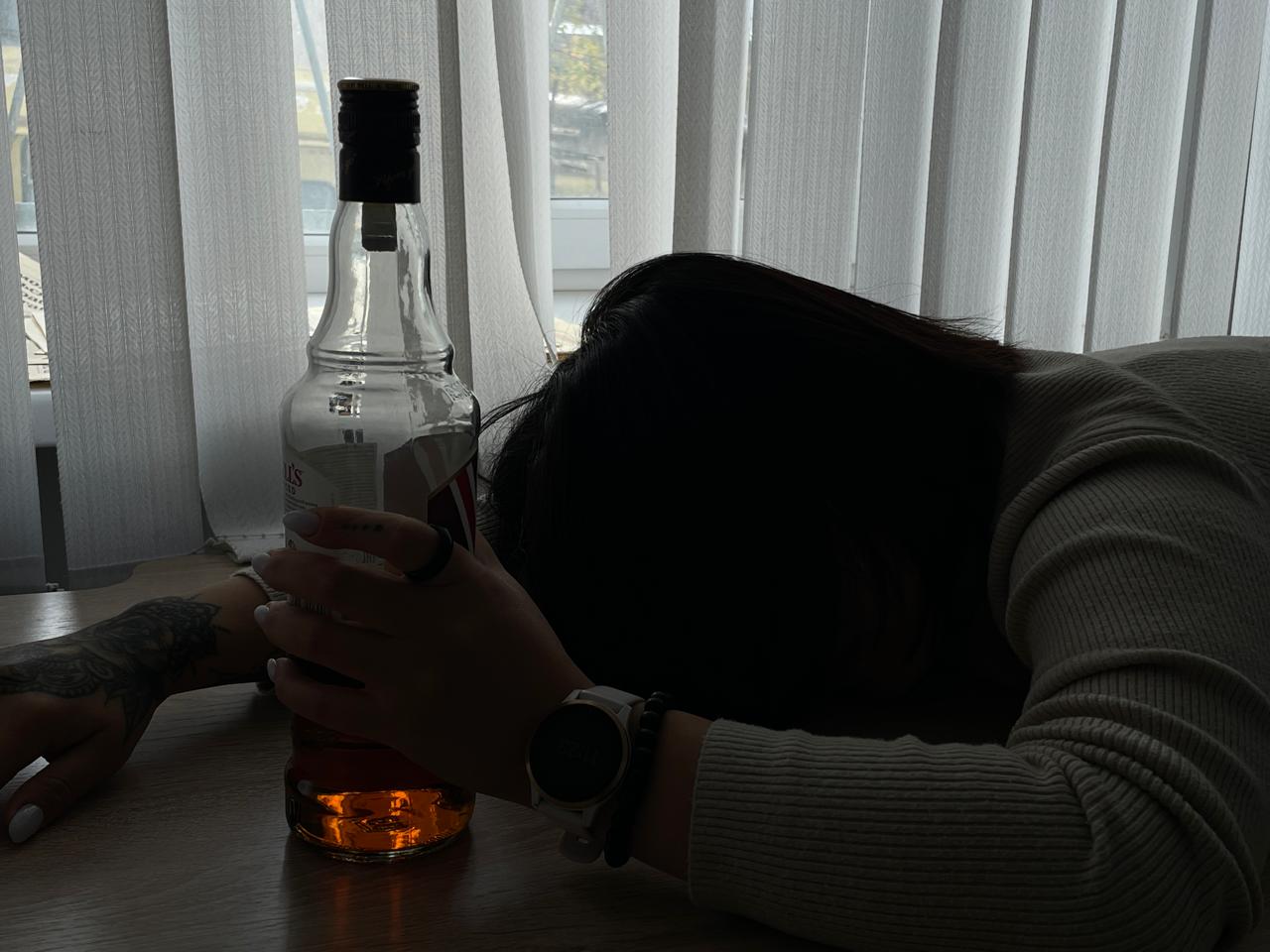 Суд отправил жительницу Уральска на принудительное лечение от пьянства