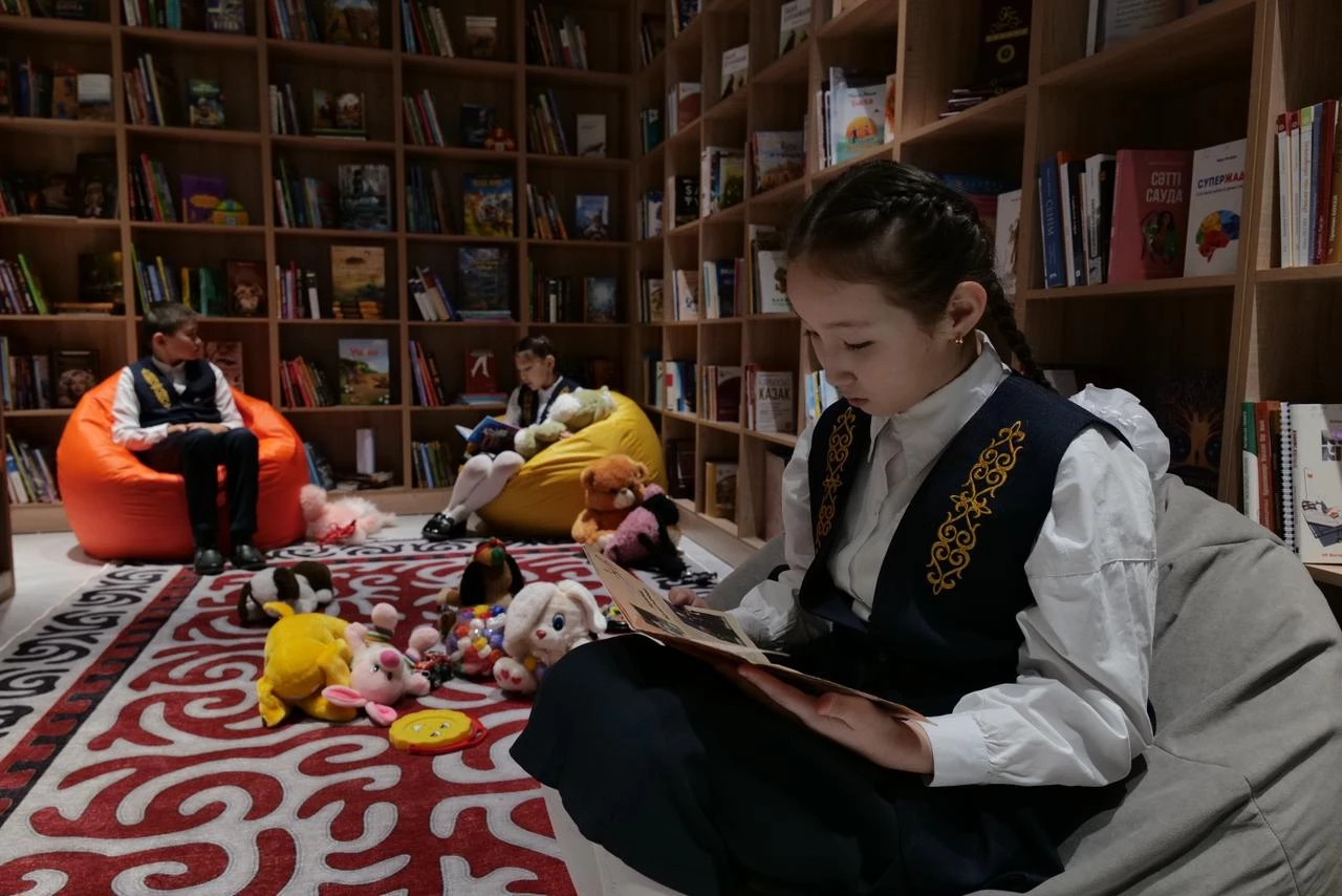 Сказки на казахском, комиксы и мировые бестселлеры: что читают дети в ЗКО