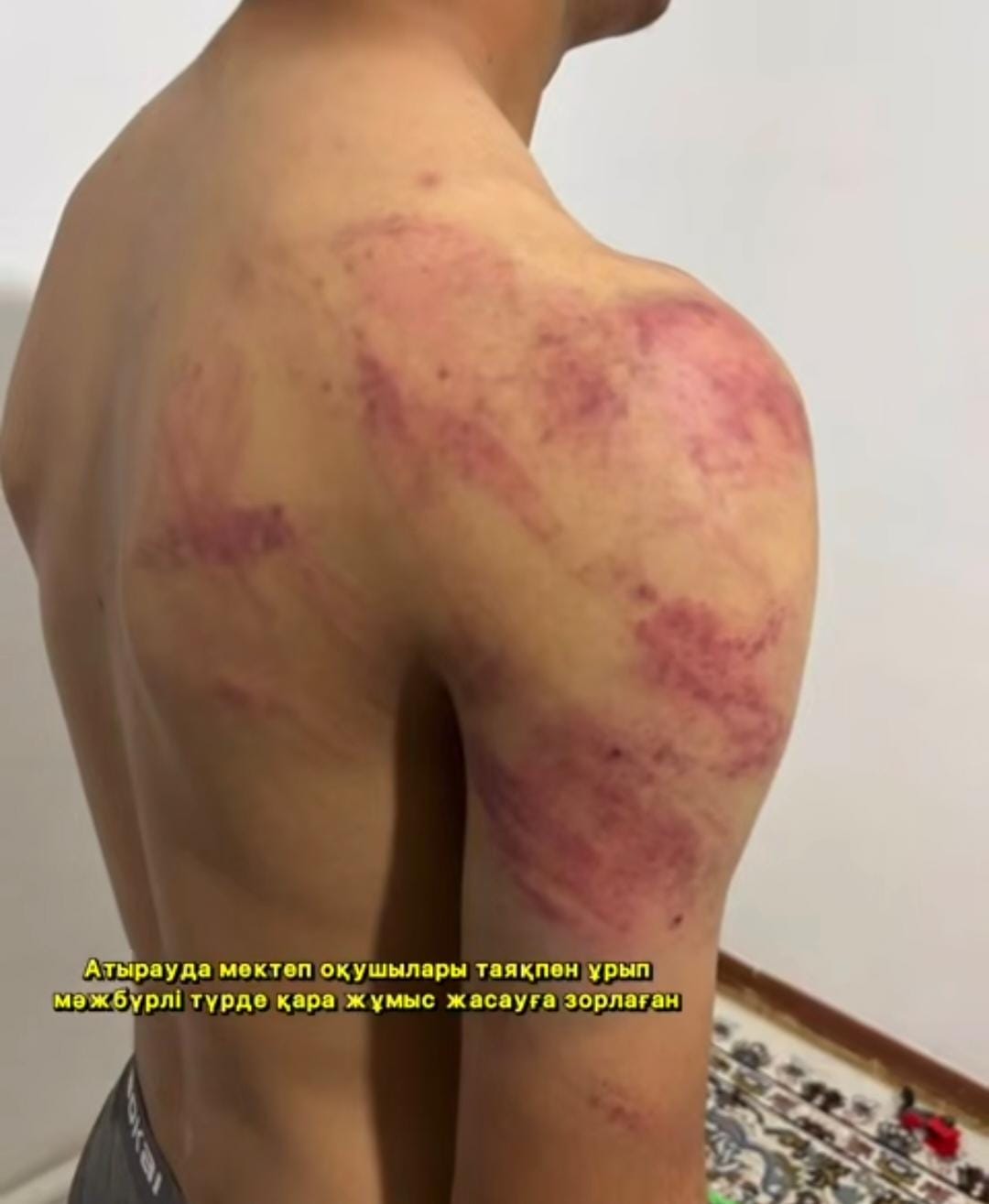 Старшеклассники Атырау избили учеников младших классов за отказ работать