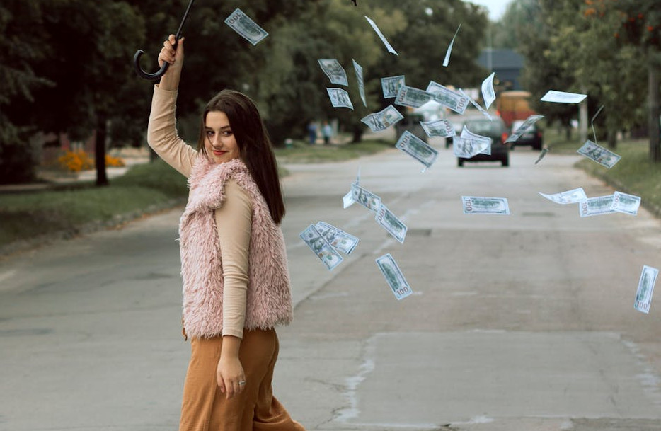 Вселенная денежно наградит три знака зодиака уже в июне