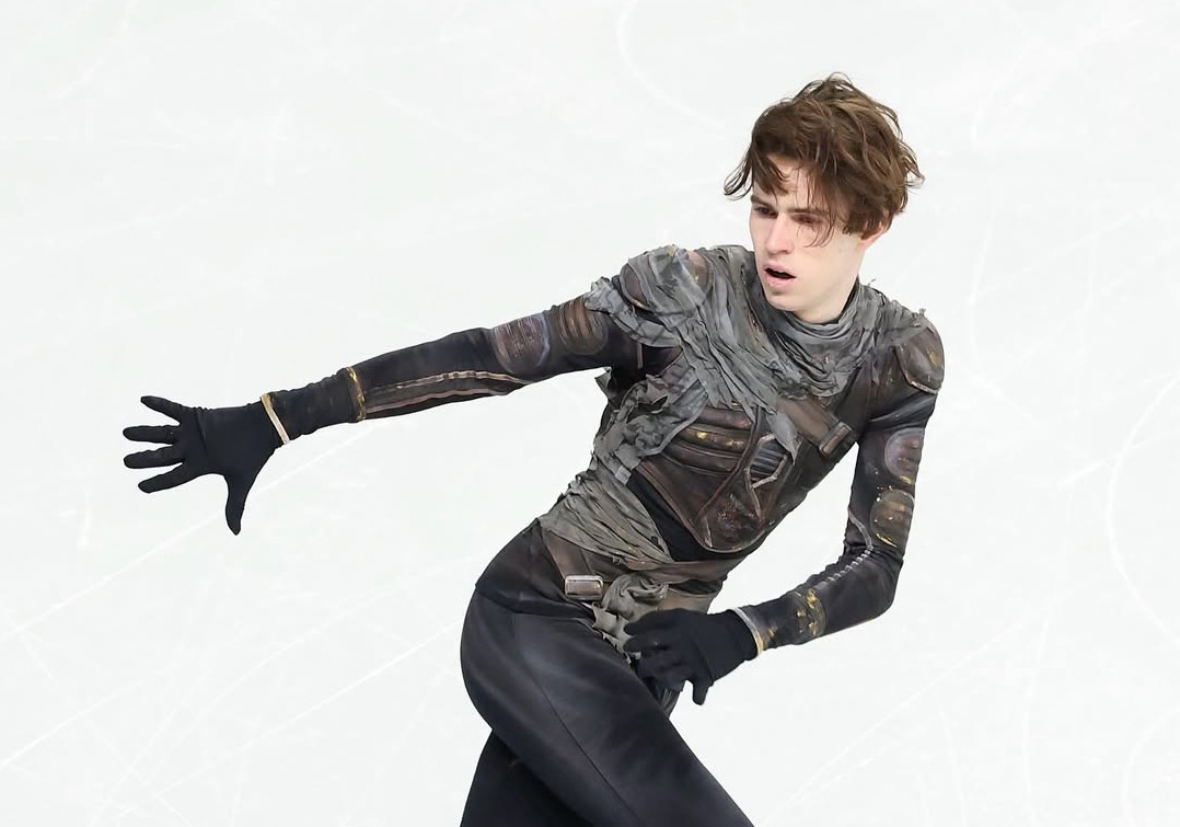 Знаменитый казахстанский фигурист показал прокат главе Минспорта