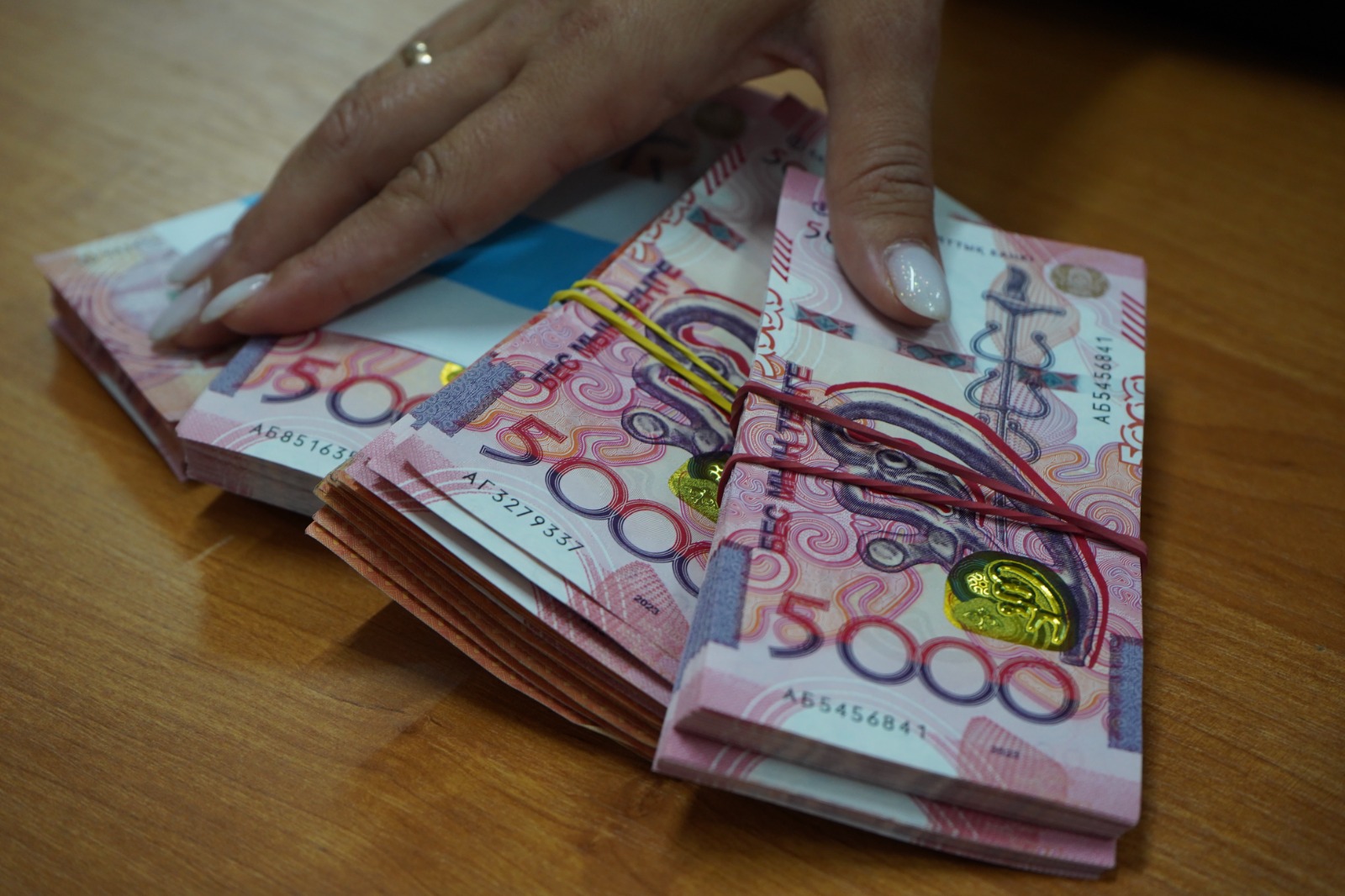 Жителя Актобе обвинили в изнасиловании и вымогали у него деньги