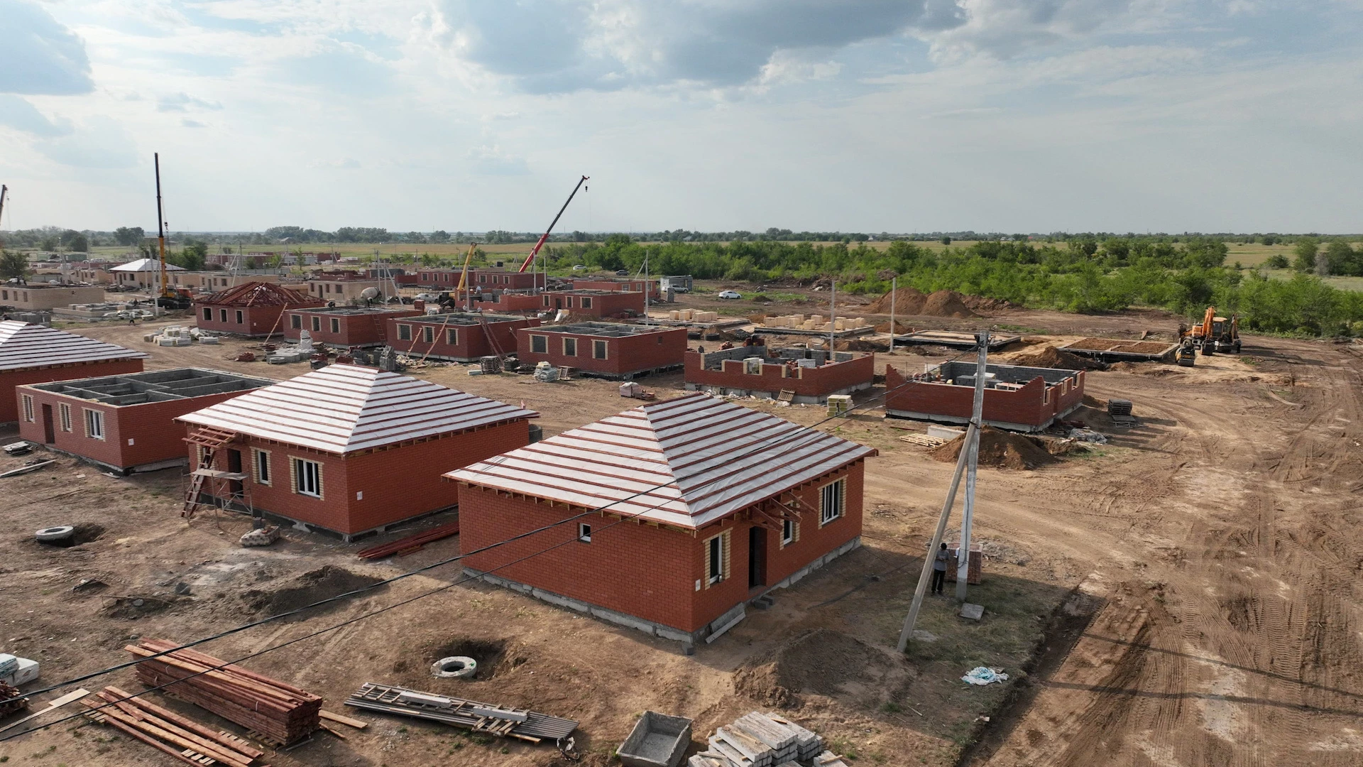 Более пяти тысяч казахстанцев, пострадавших от паводка получили дома и квартиры