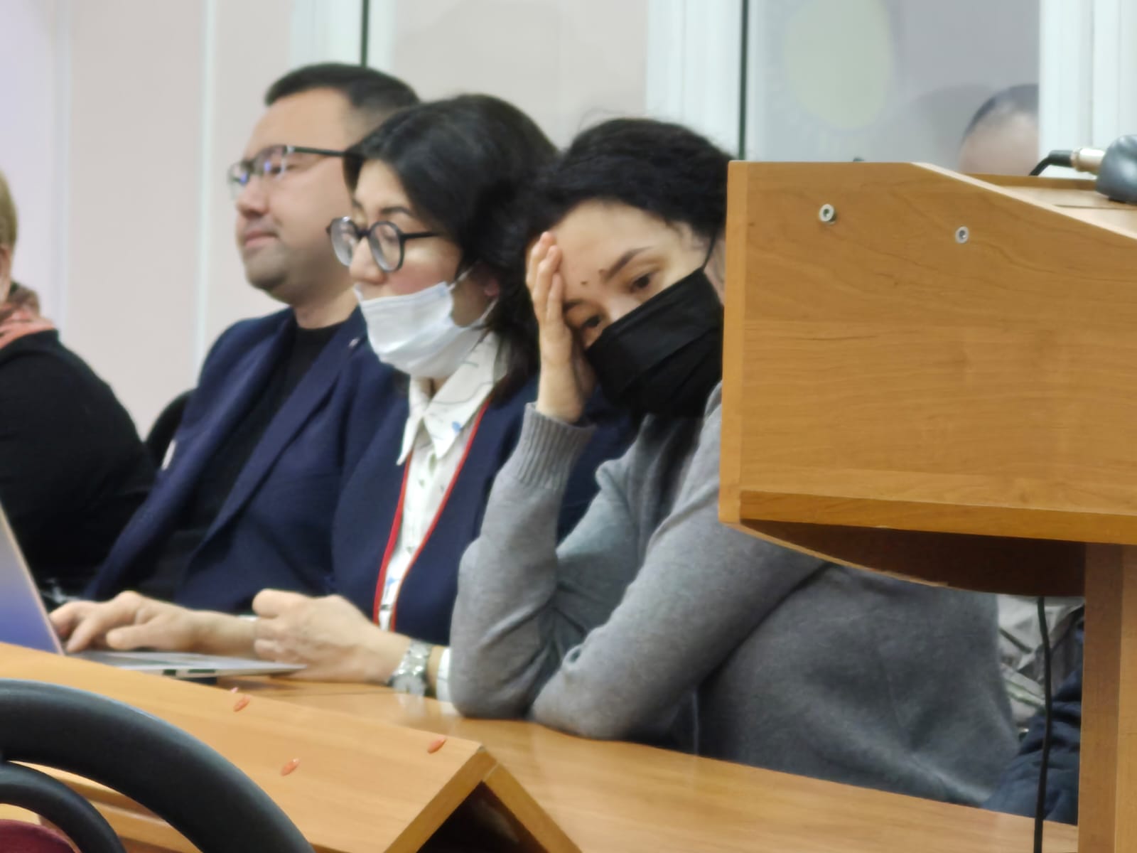 «Заставлял отжиматься до рвоты»: дочь обвиняемой в заказном убийстве в ЗКО