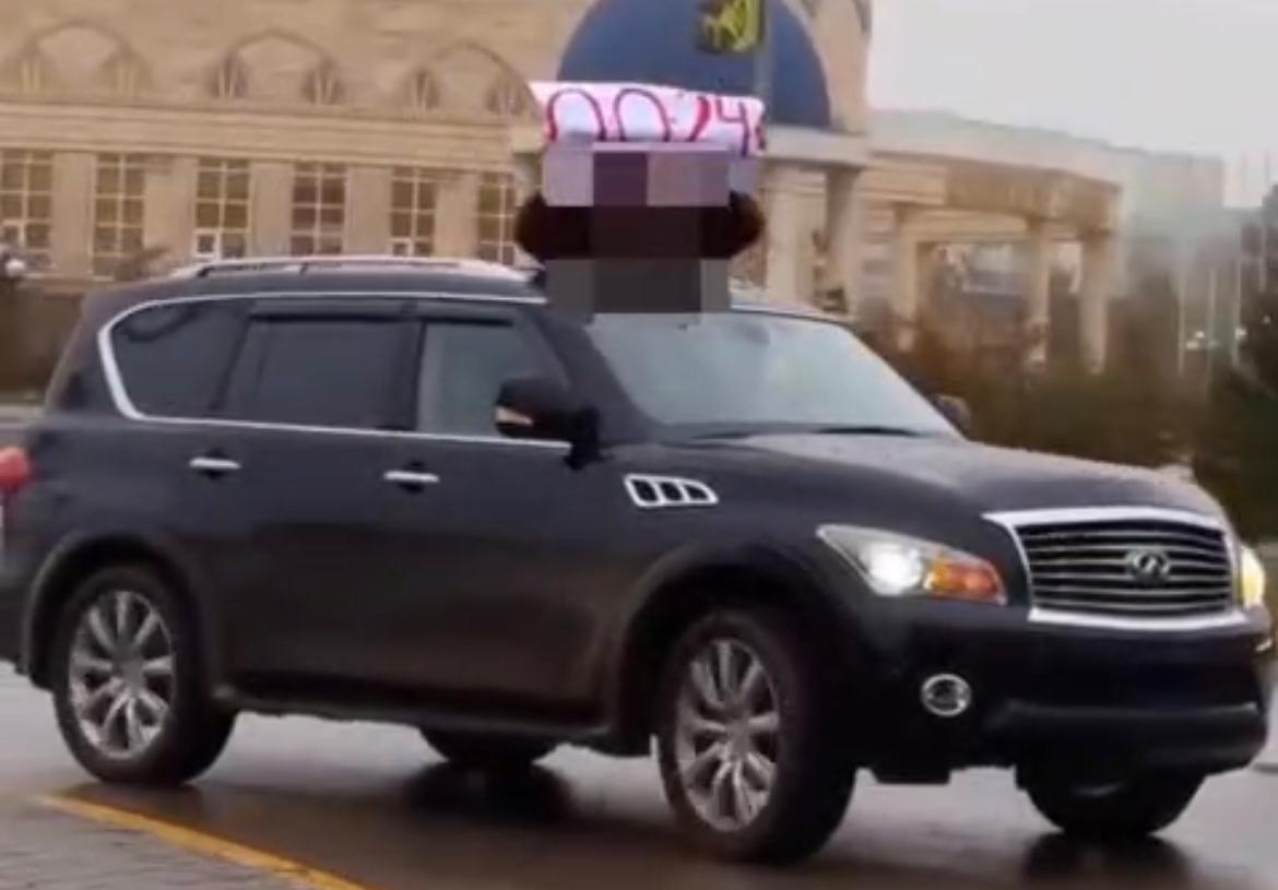 Опасный «хайп» на дороге: пассажиры вылезли из движущегося авто в Уральске