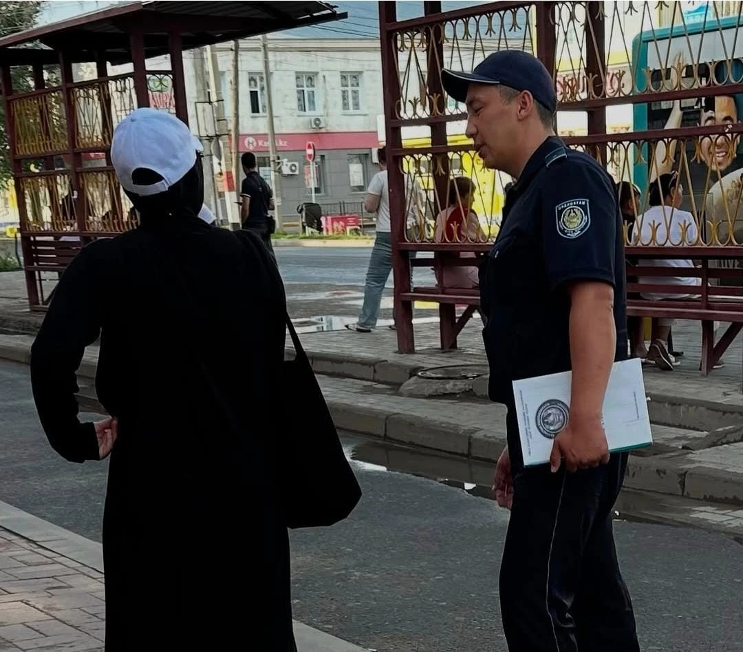 Балаклавы, маски и никаб: полицейские ЗКО начали разъяснять новые правила