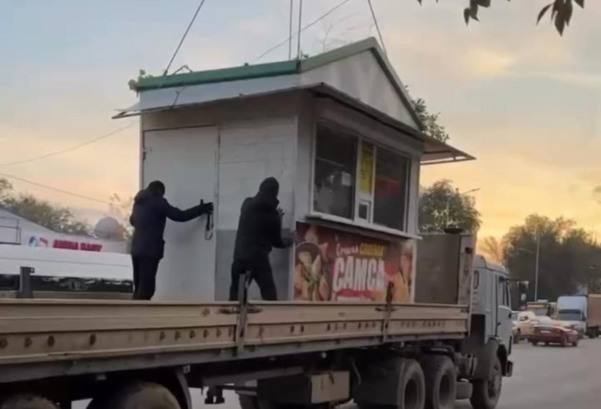 Более полусотни торговых киосков незаконно установили в Уральске