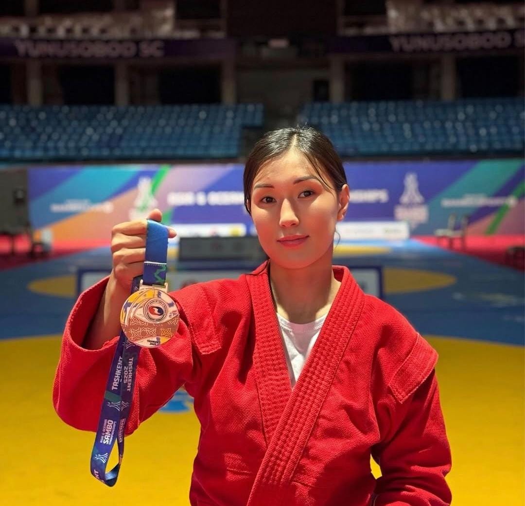 Девушка-полицейский из Уральска «взорвала» чемпионат Азии по самбо