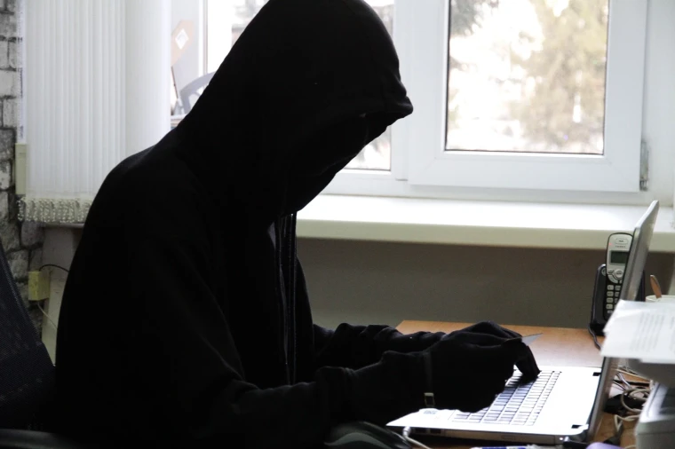 Мошенники начали представляться учителями и звонить школьникам