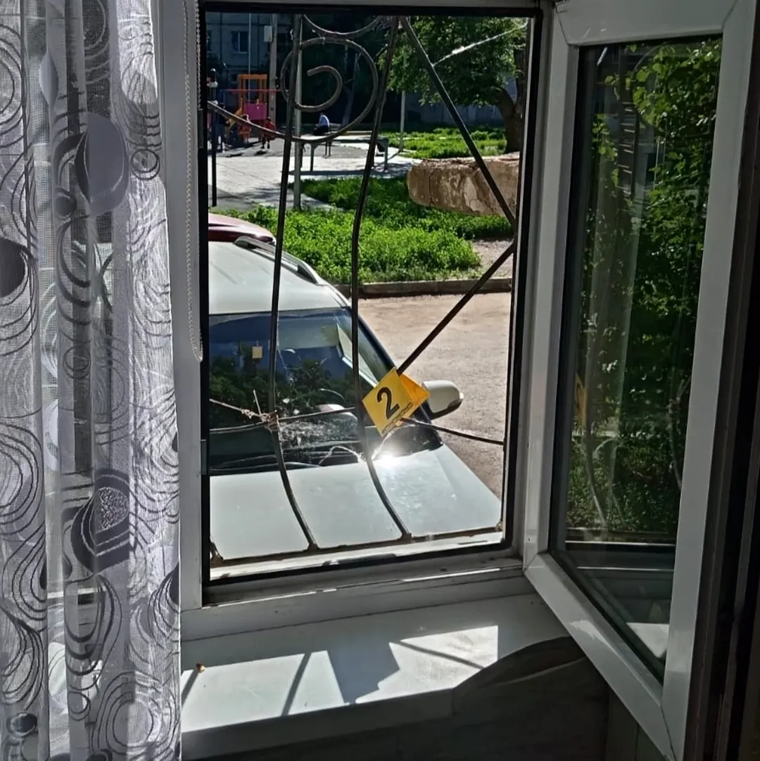 В Уральске грабители отогнули решетку на окнах и похитили ноутбук