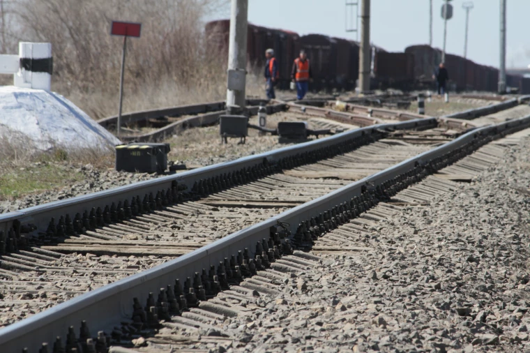 Железнодорожный переезд закроют на ремонт в Уральске