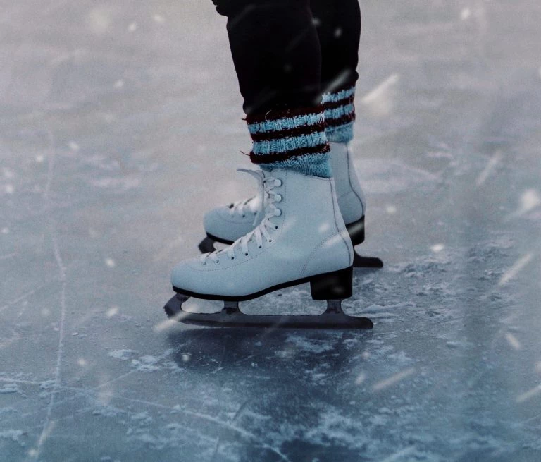 Безопасный отдых зимой: что нужно знать о толщине льда