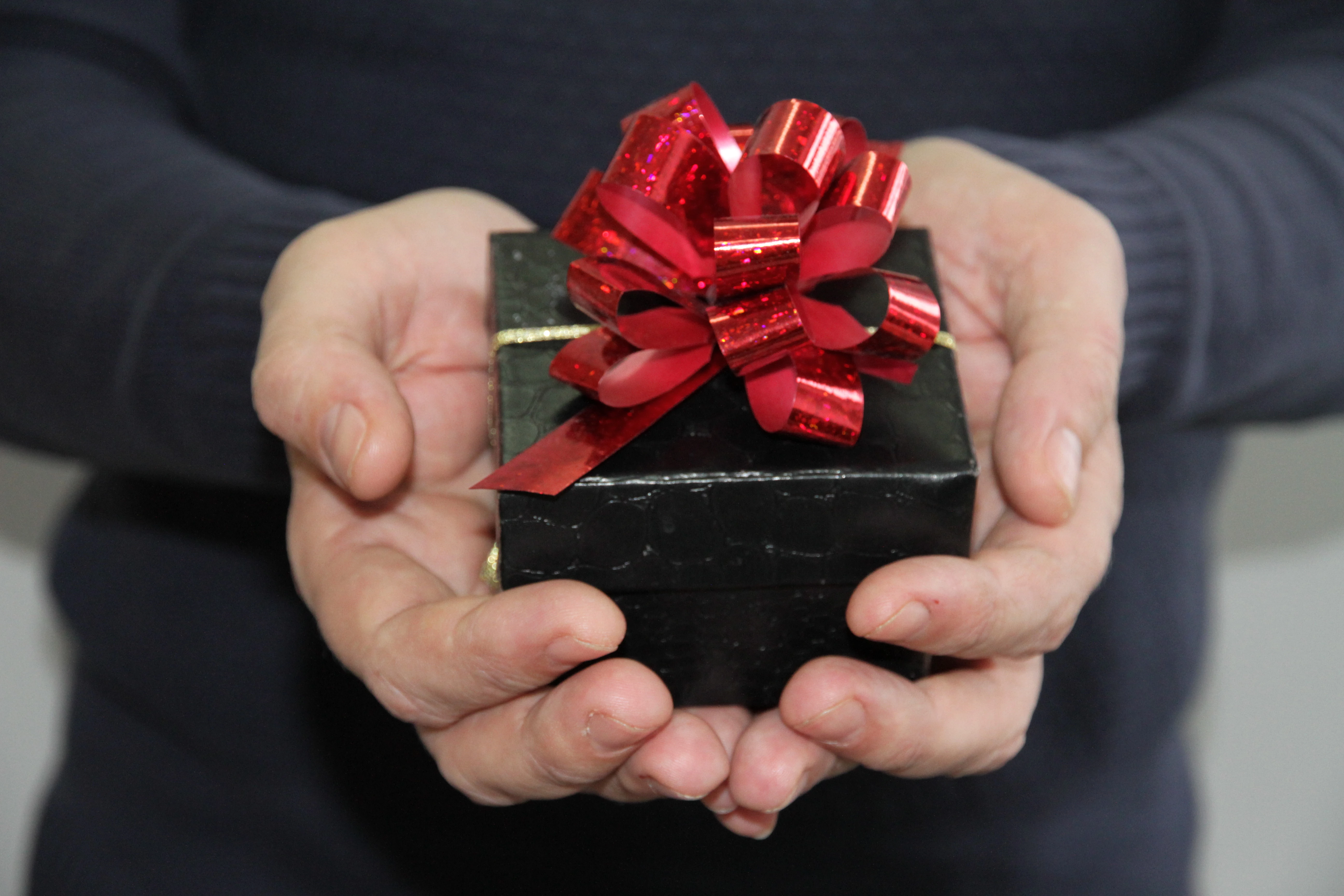 Госслужащий из ЗКО сдал свой подарок государству