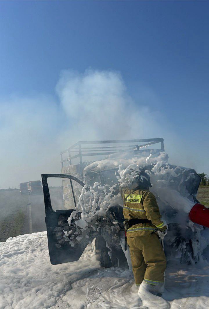 БҚО-да жүк көлігі өртенді