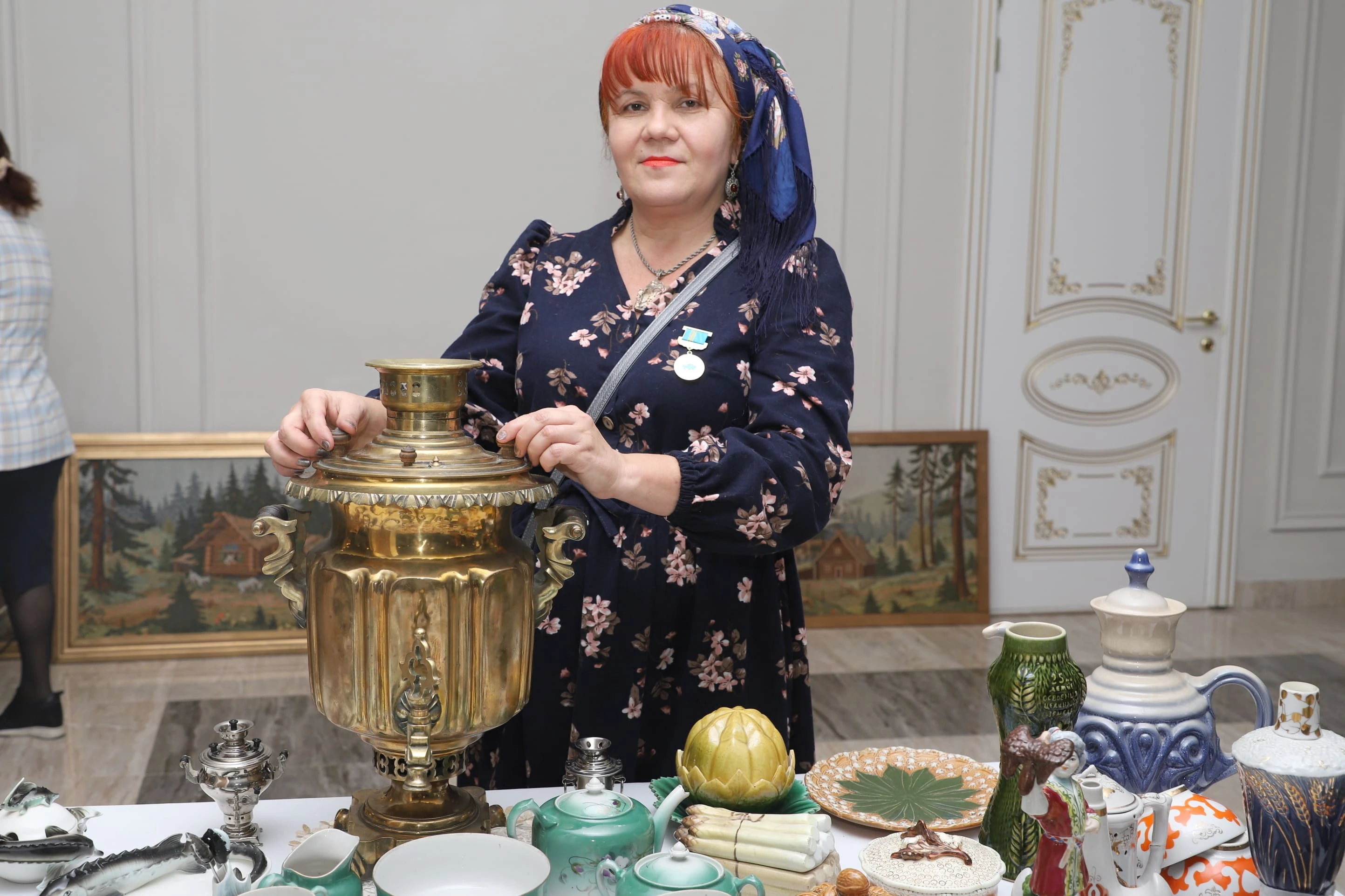 Фарфоровая история: жительница Уральска показала коллекцию, которой почти 150 лет