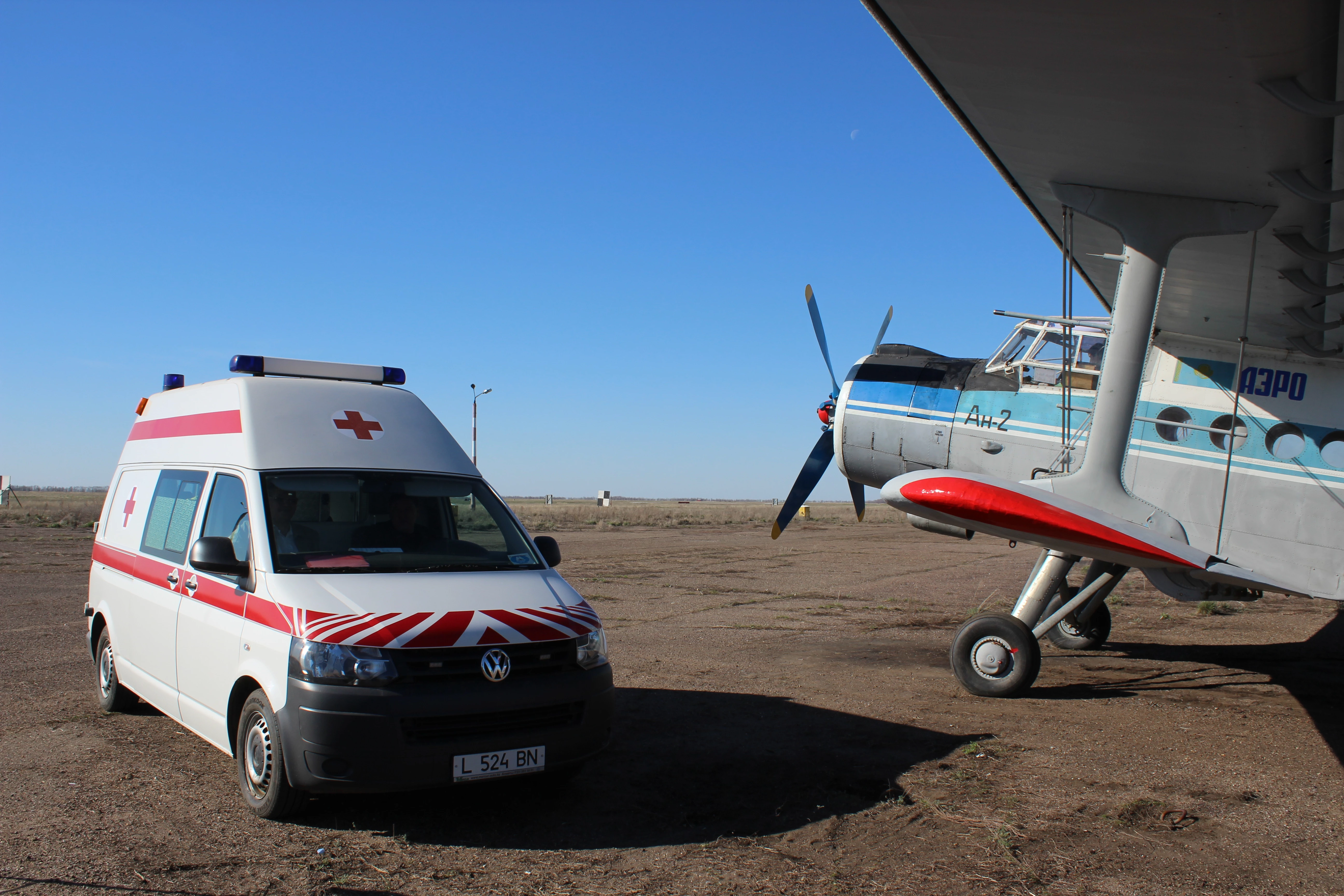 Пострадавших в пожаре детей доставили санавиацией в больницу Уральска