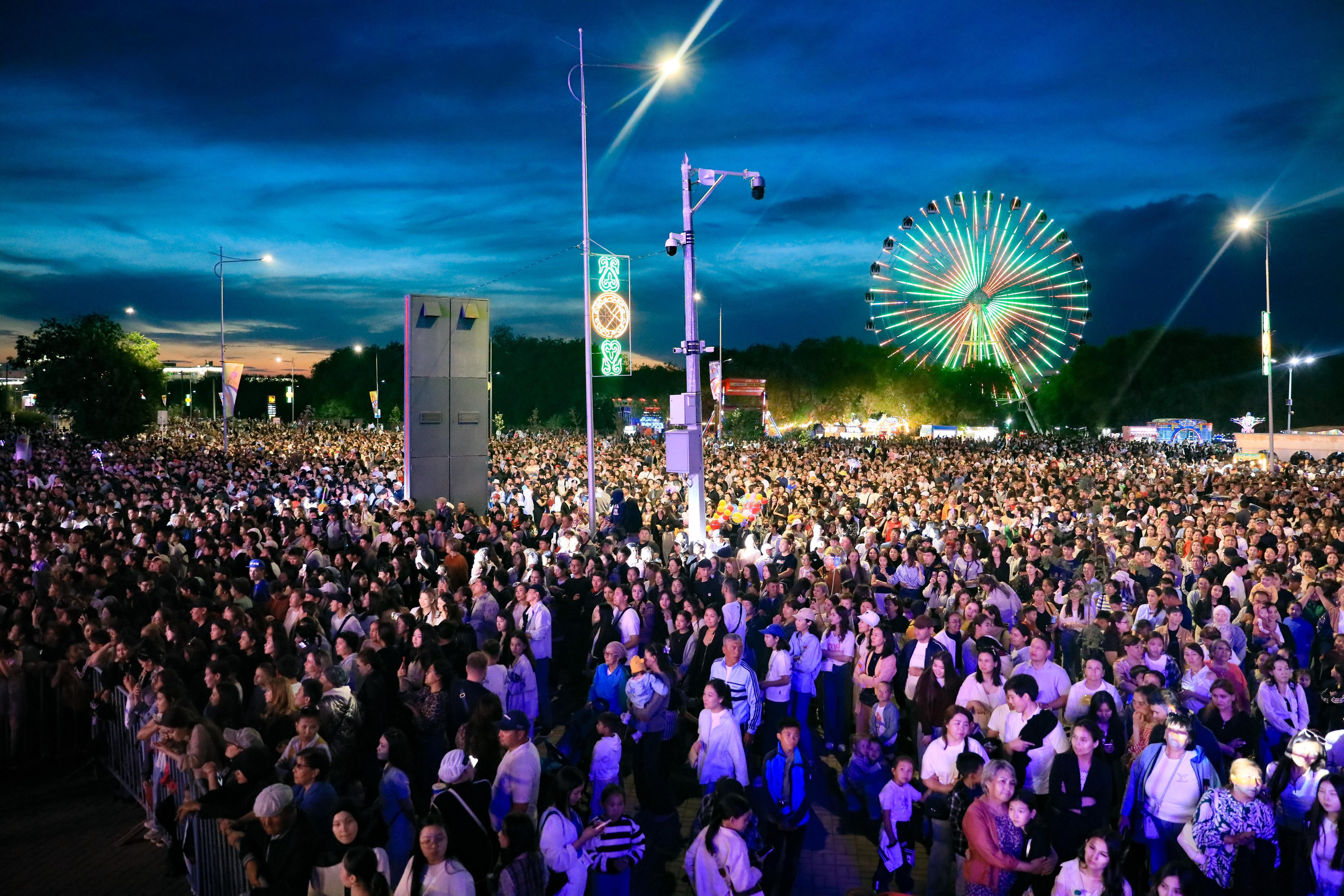 Зрелищным шоу дронов завершили празднование 100-летия Алии Молдагуловой