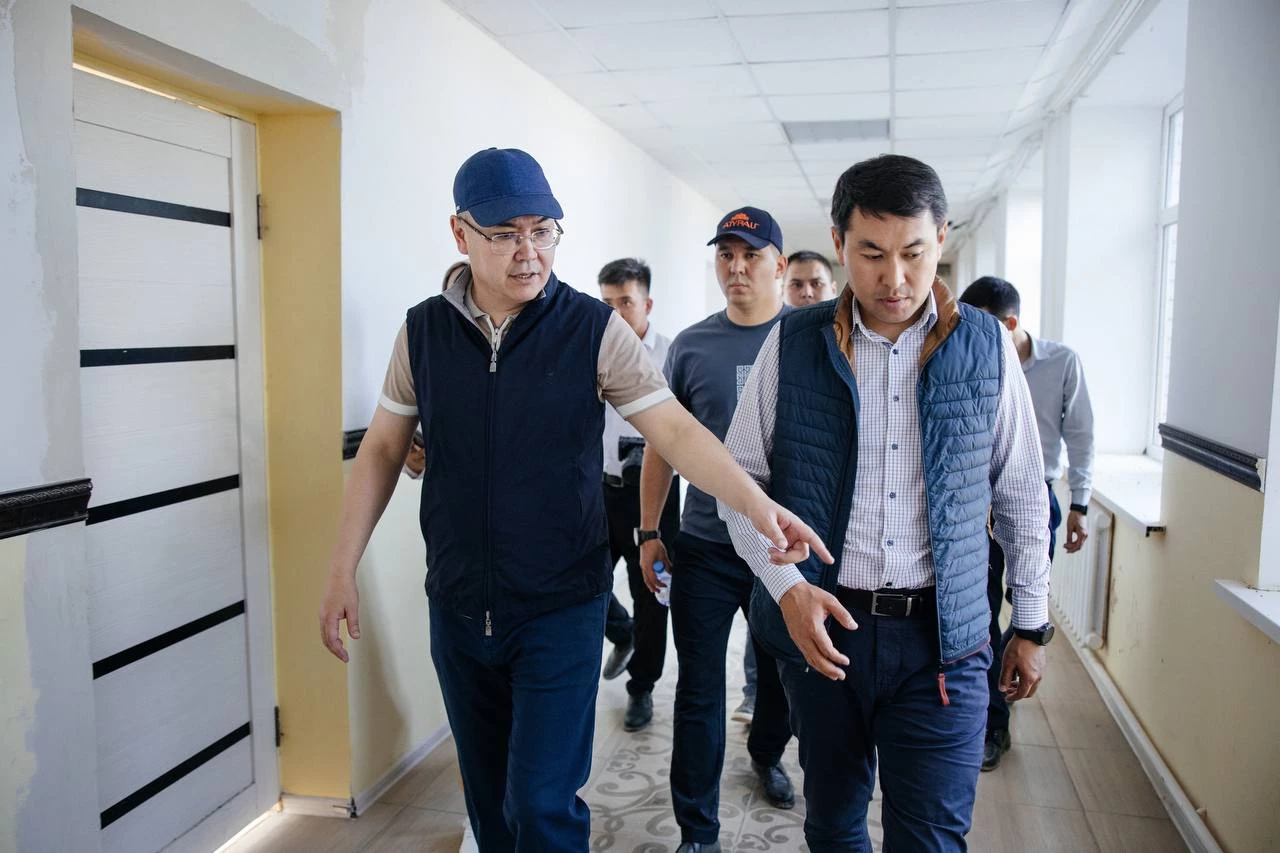 Аким Атырауской области поручил ускорить восстановление объектов после паводка