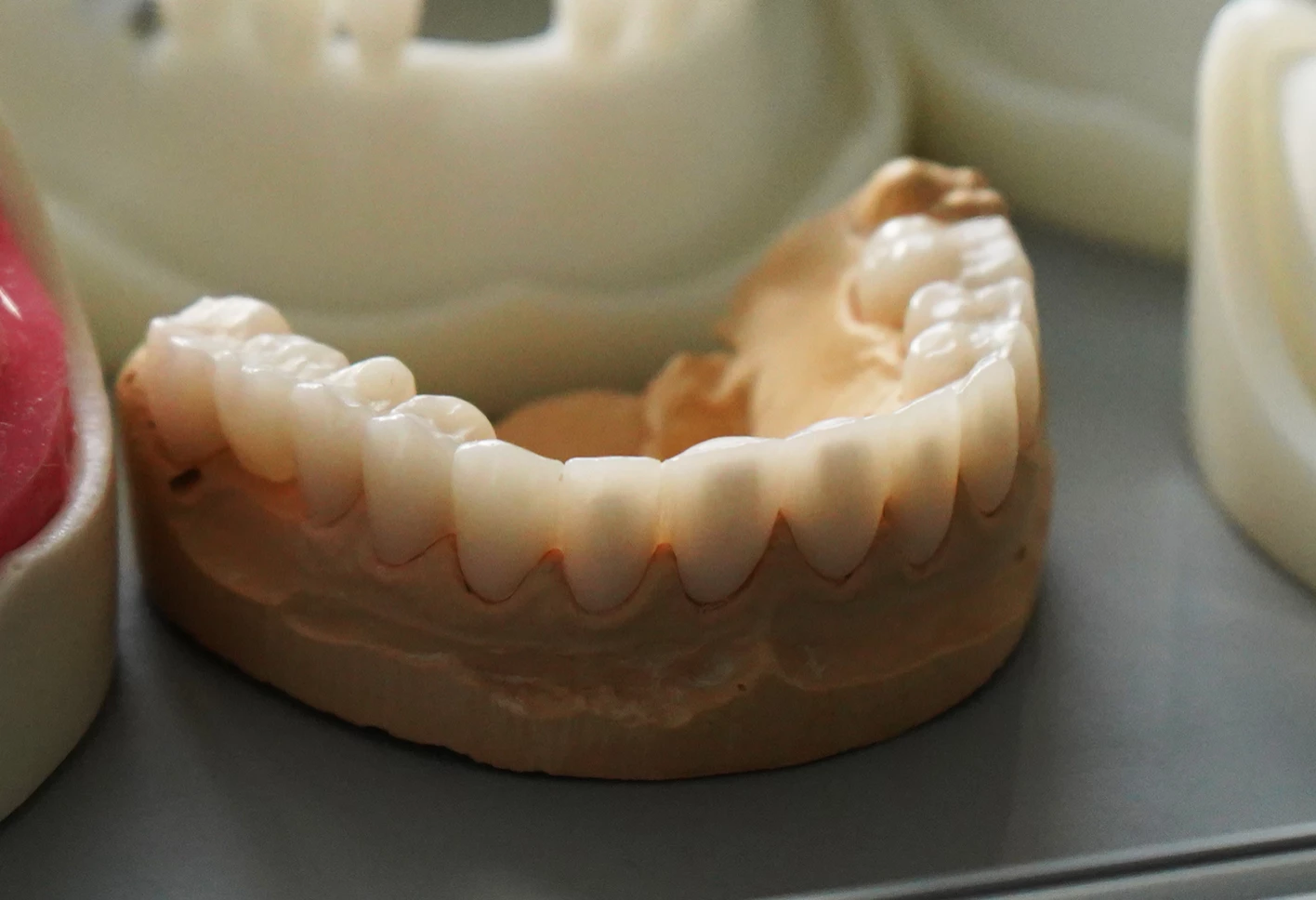 Женщина отсудила более 1 млн тенге у стоматологической клиники в Уральске