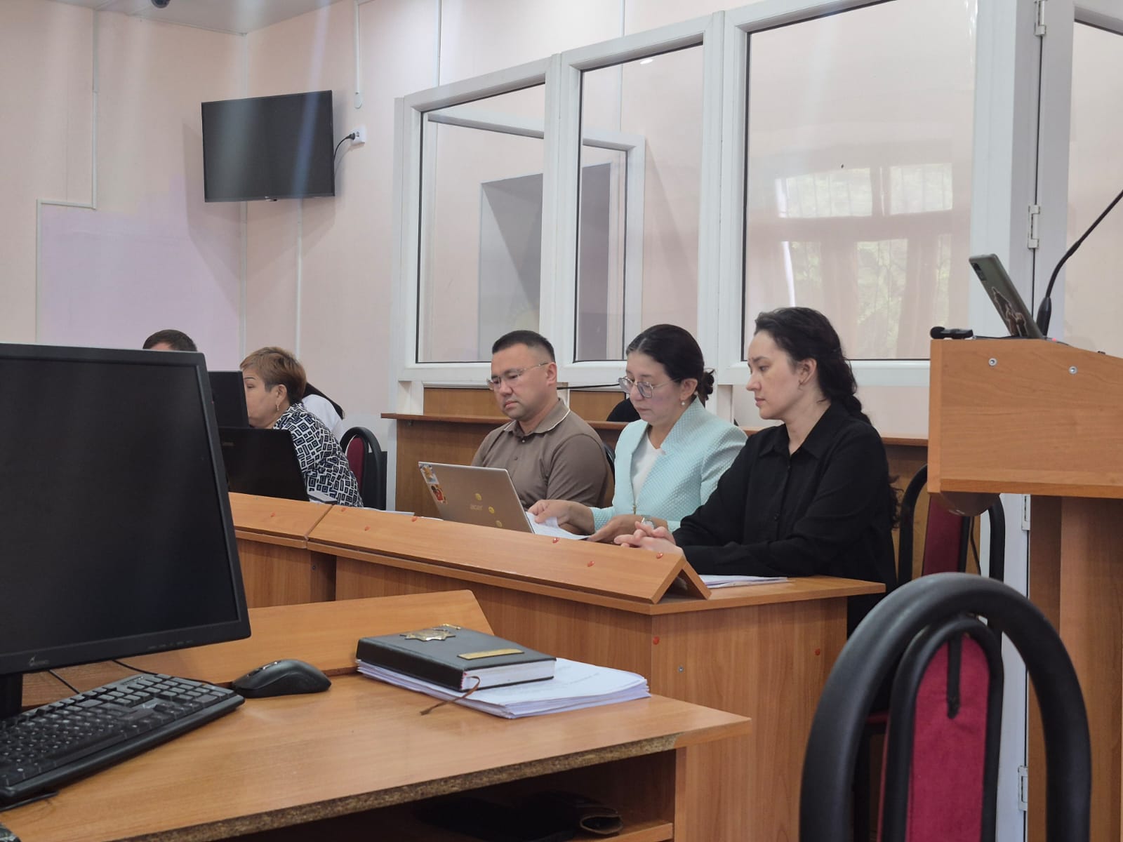 Заказное убийство в ЗКО: сколько лет запросили для подсудимых