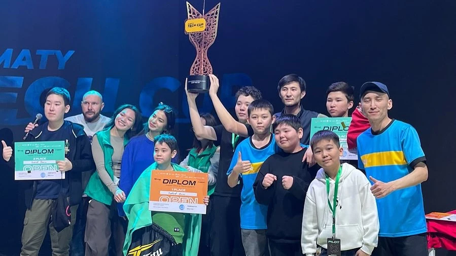 Школьник из Уральска поедет в США на мировой чемпионат по дронам