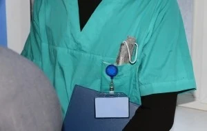 Повысить зарплату медработникам планируют в Казахстане