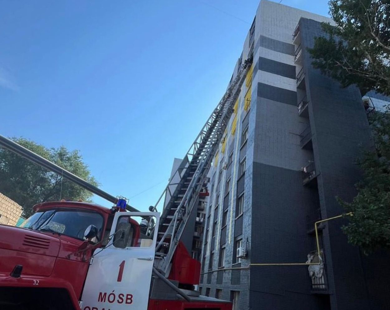 Пожар произошёл в многоэтажке Уральска