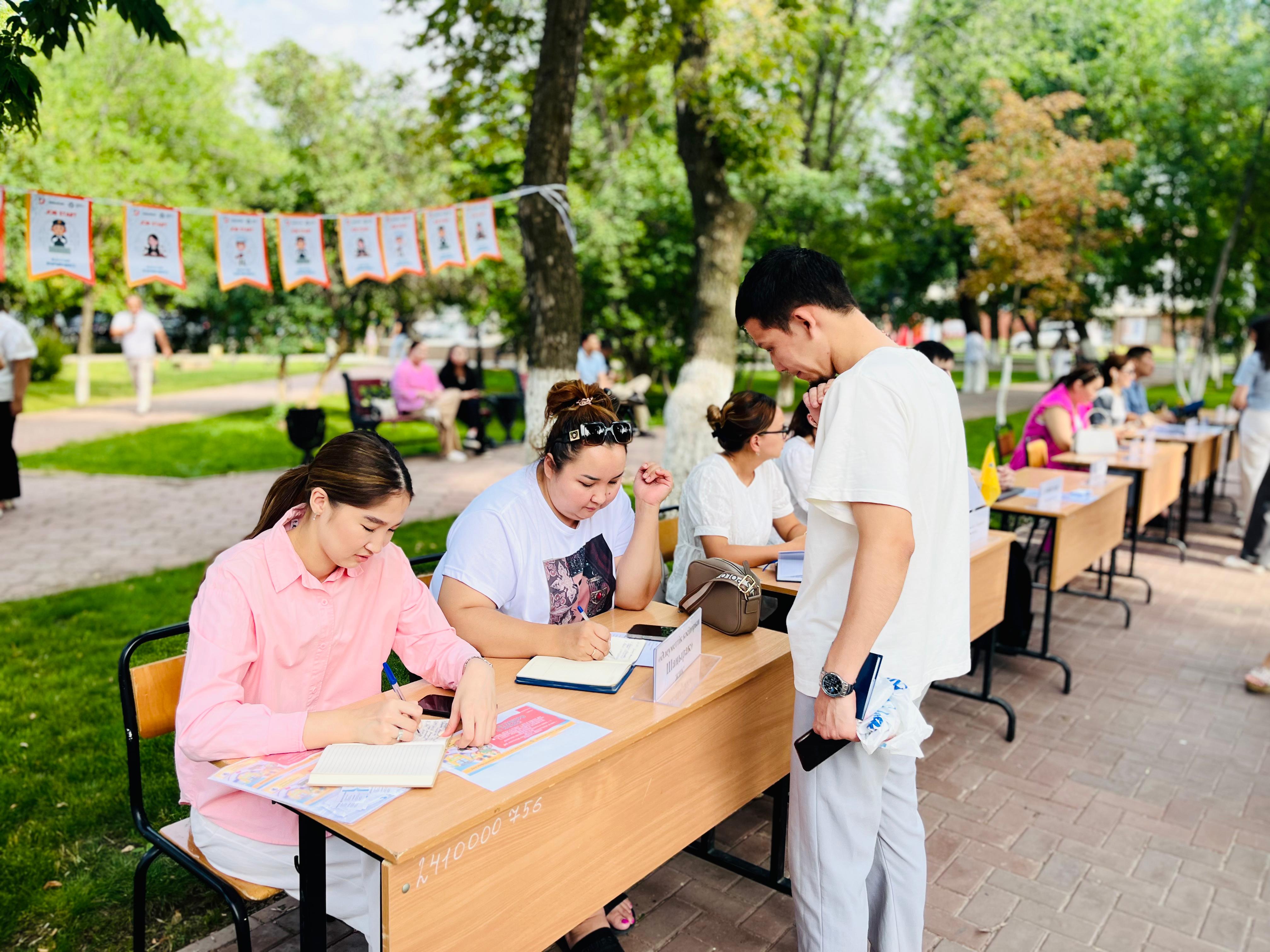 Ярмарка вакансий для молодежи прошла в Уральске