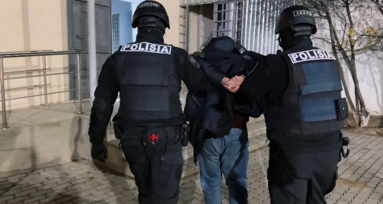 Люди в масках ограбили кафе и офис в Уральске