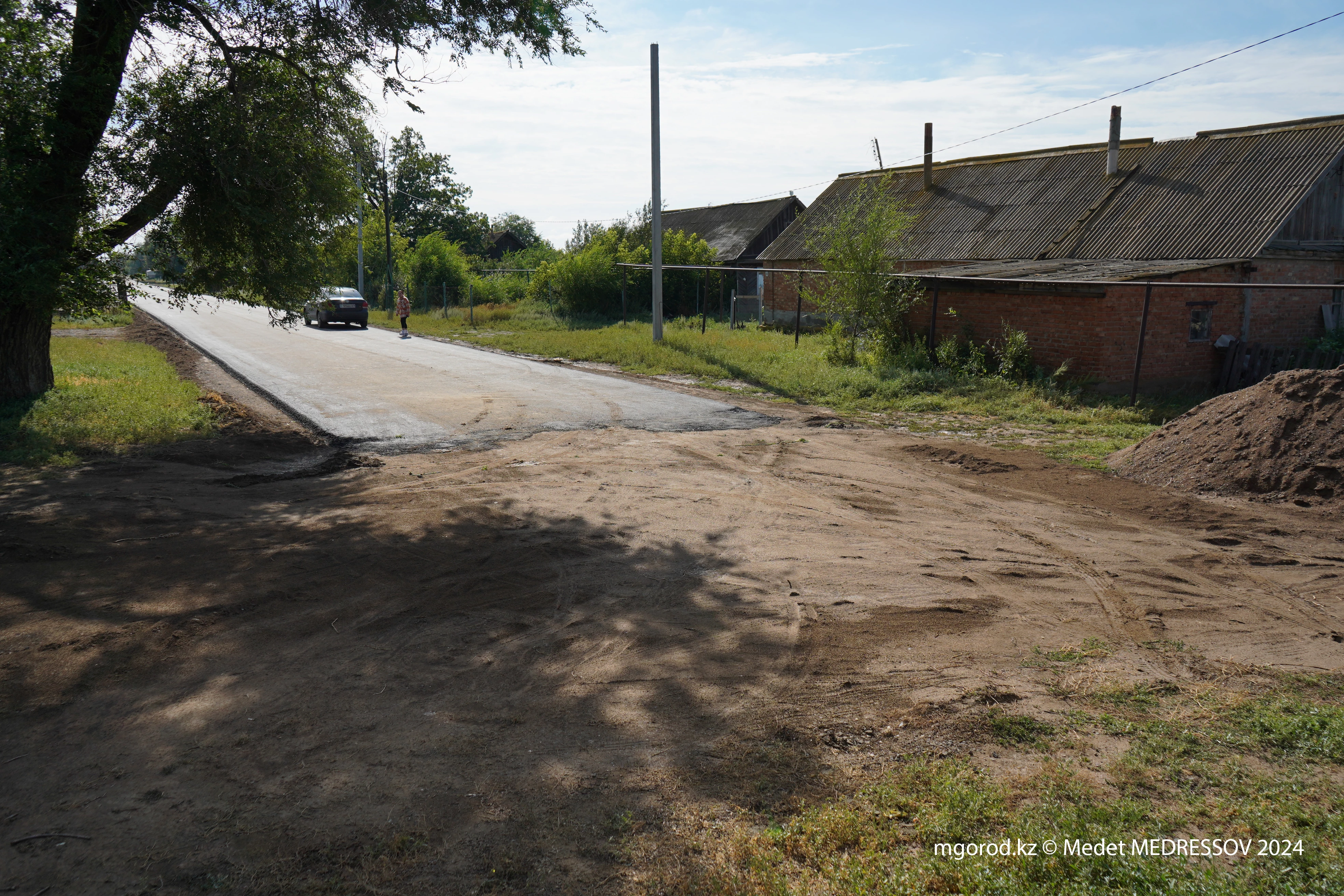 Новый асфальт без щебня удивил жителей села ЗКО