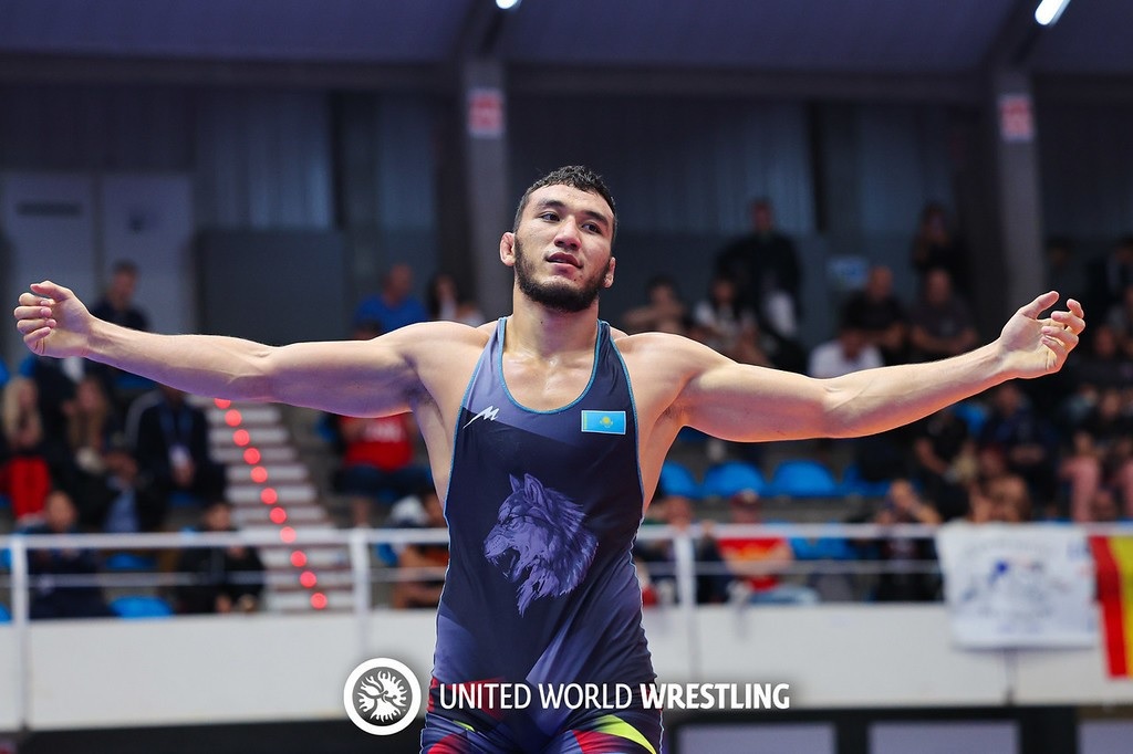 Казахстанский борец-вольник стал трёхкратным чемпионом мира