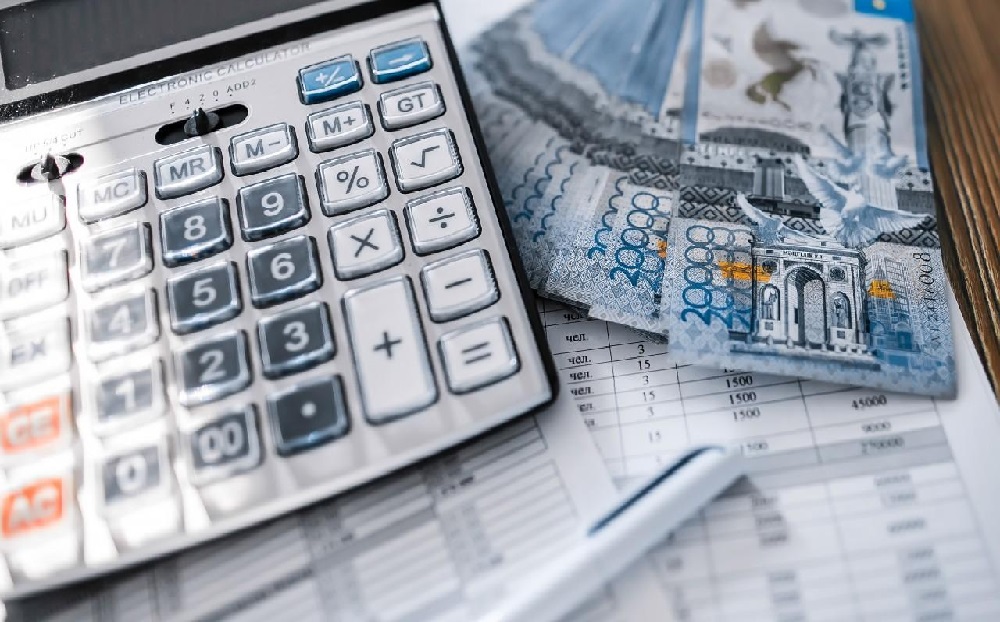 Кому повысят зарплаты в Казахстане в 2025 году