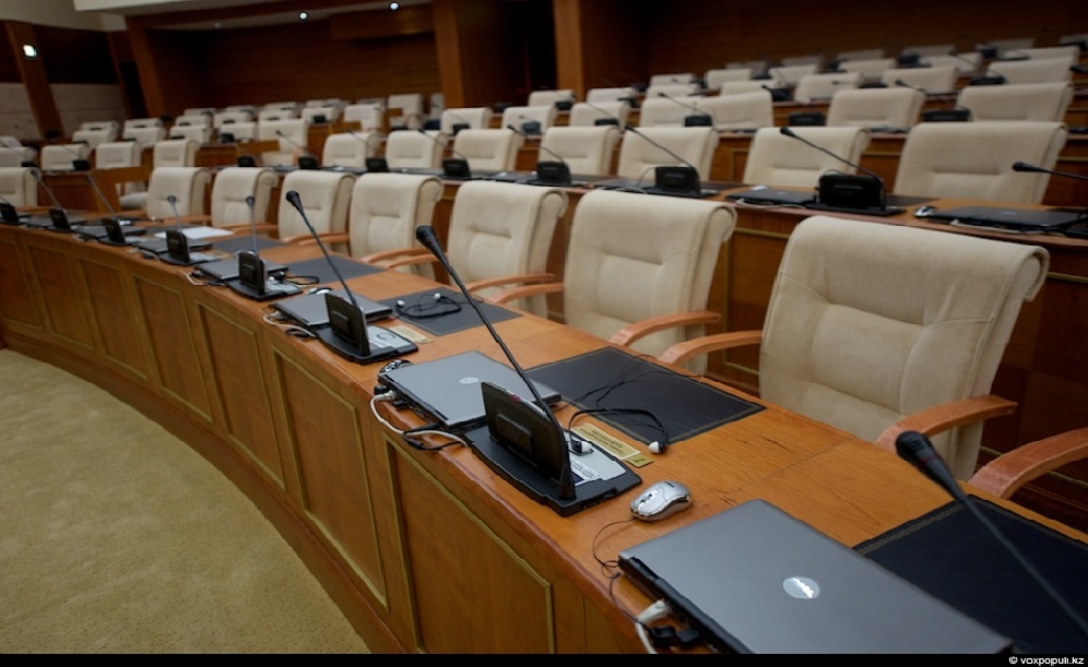 «Делают под шумок»: депутат обвинил казахстанских чиновников в рейдерстве