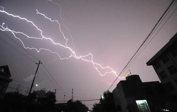 Мужчина погиб от удара молнии в Актобе