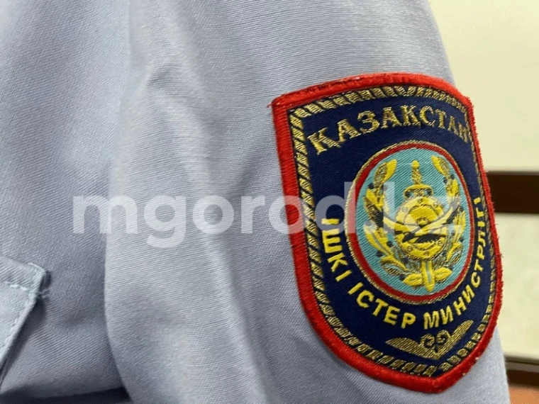 Полицейские подарили первоклашкам раскраски