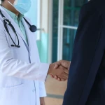 Нападение на врача приравняют к нападению на полицейского